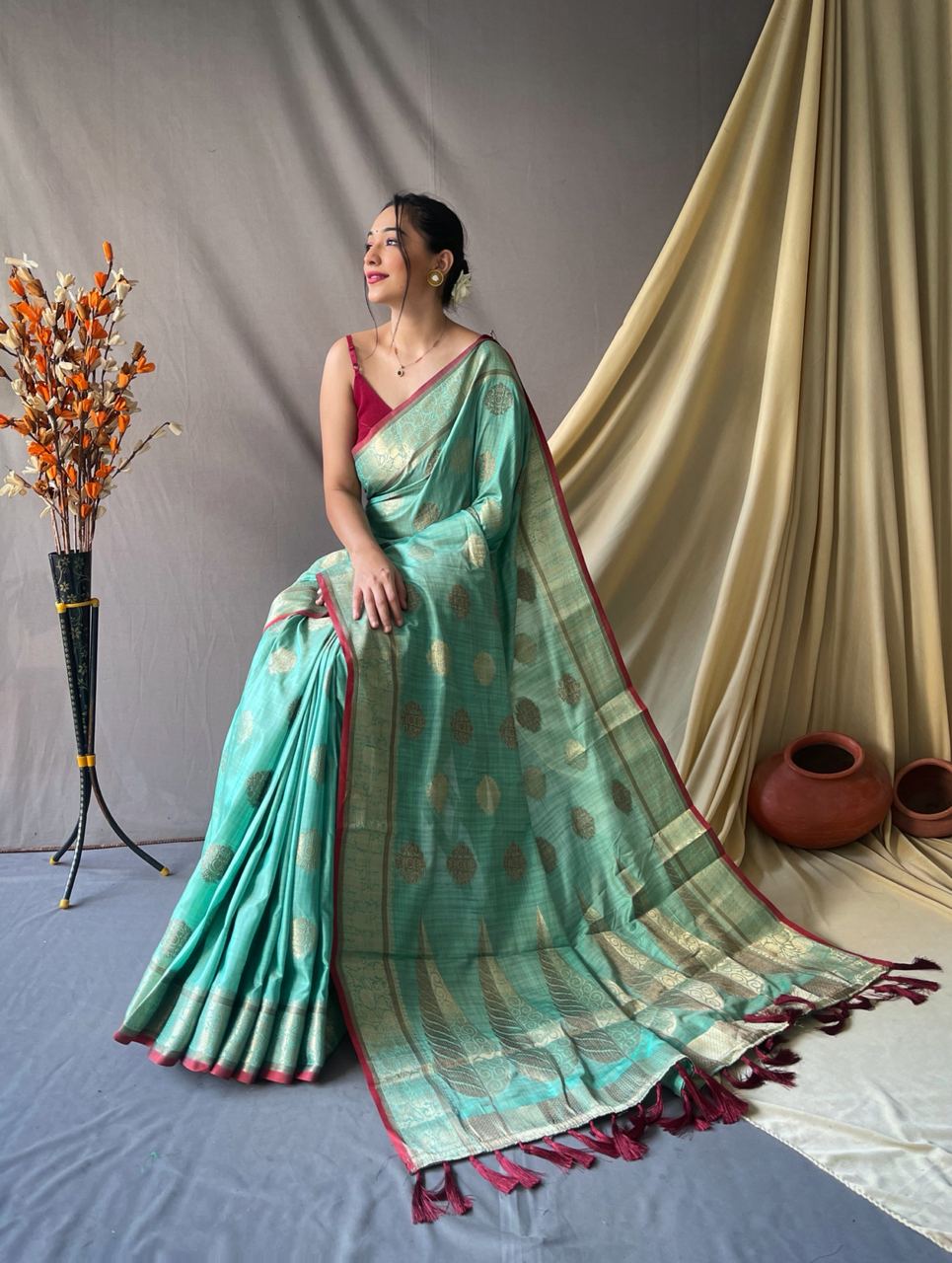 Green Pure Cotton Linen Saree With Copper And Gold Zari - Mira Fashion