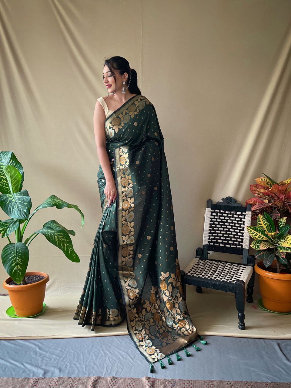 Pure Soft Silk Saree With Copper And Golden Zari Weaved Border And Rich Pallu