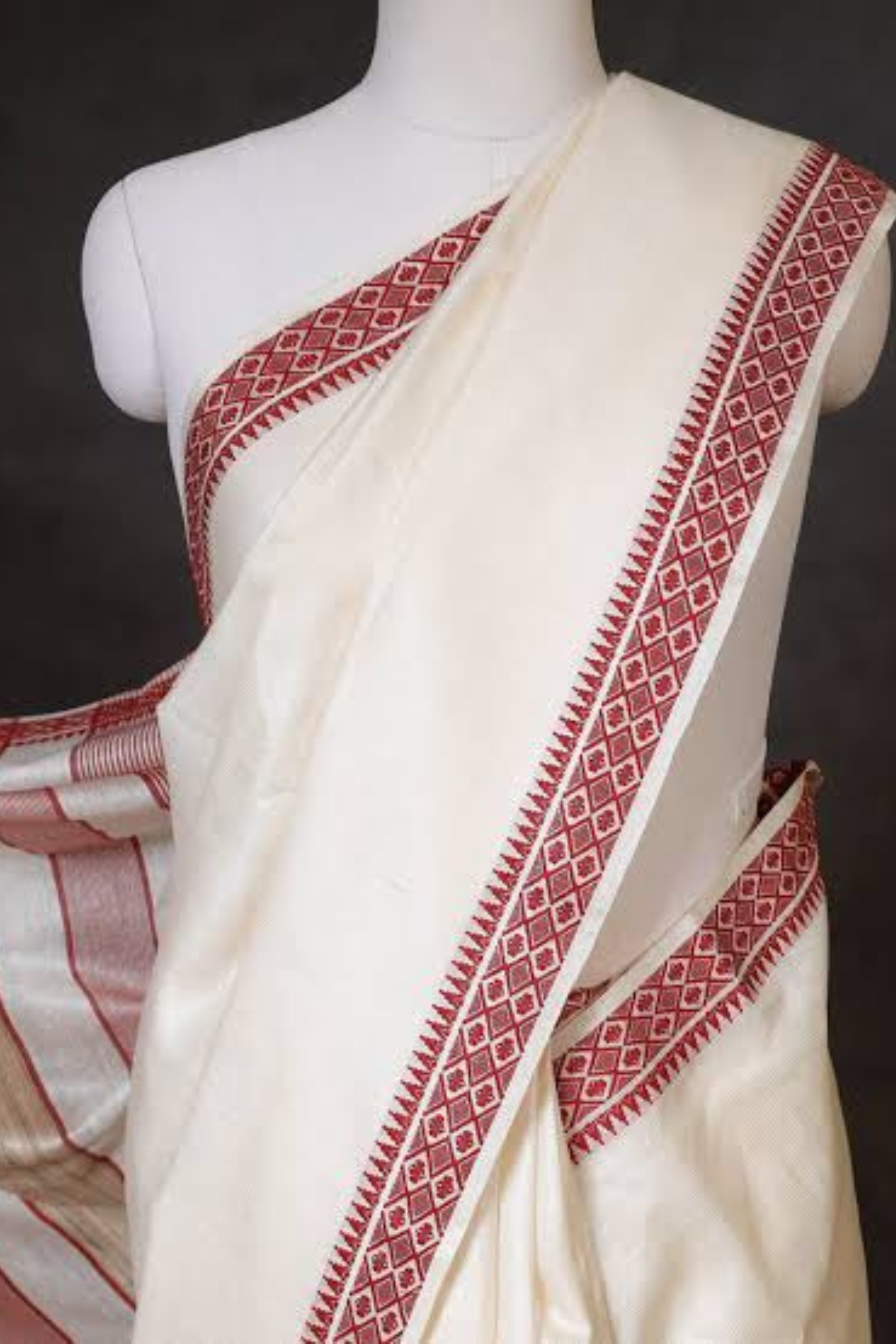 Iron White Shantipuri Bengal Cotton Saree