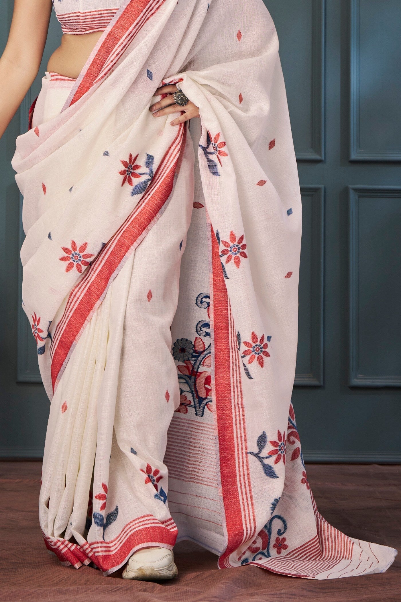 Clam Shell White Handloom Linen Saree