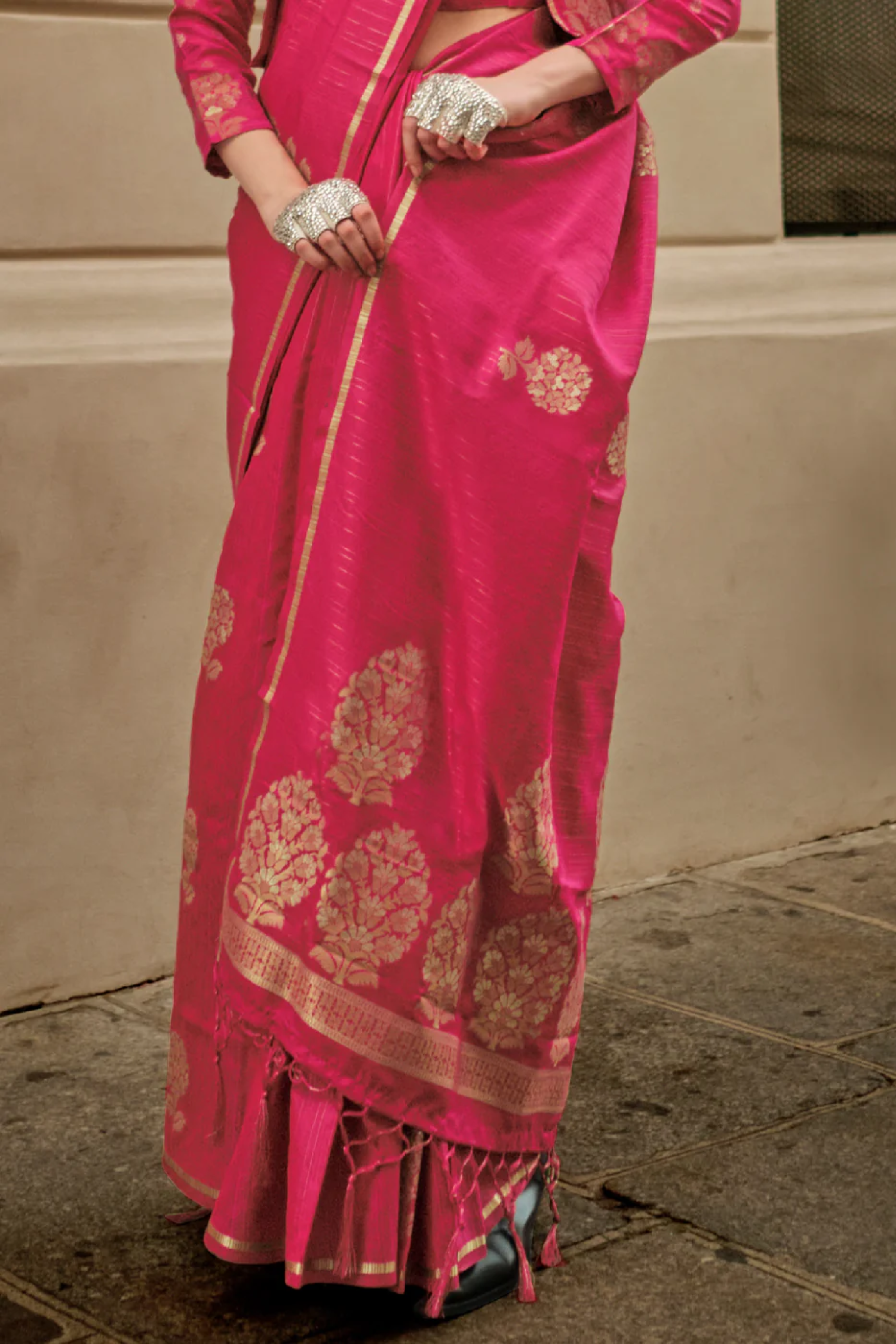 Dingy Dungeon Pink Woven Banarasi Satin Silk Saree