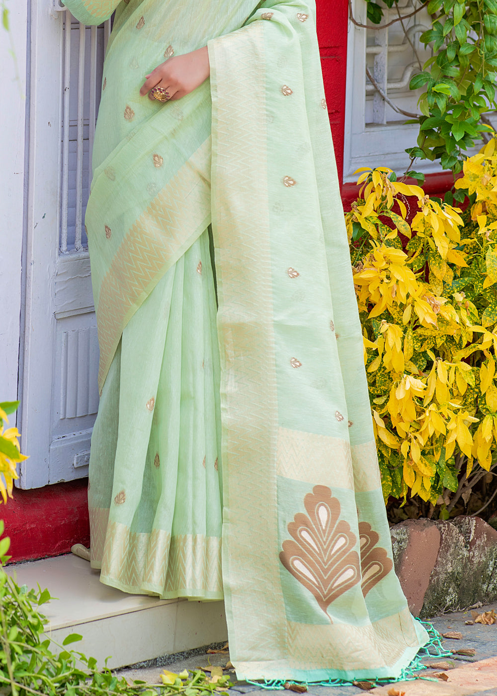 Spring Rain Green Woven Banarasi Linen Silk Saree