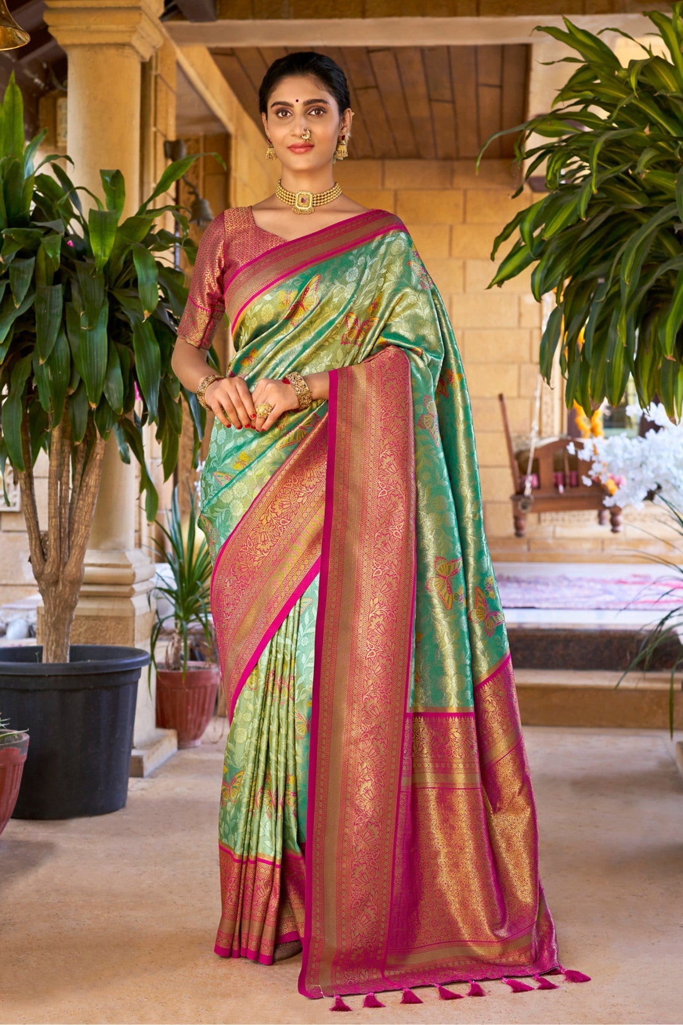 Como Green Woven Kanjivaram Saree