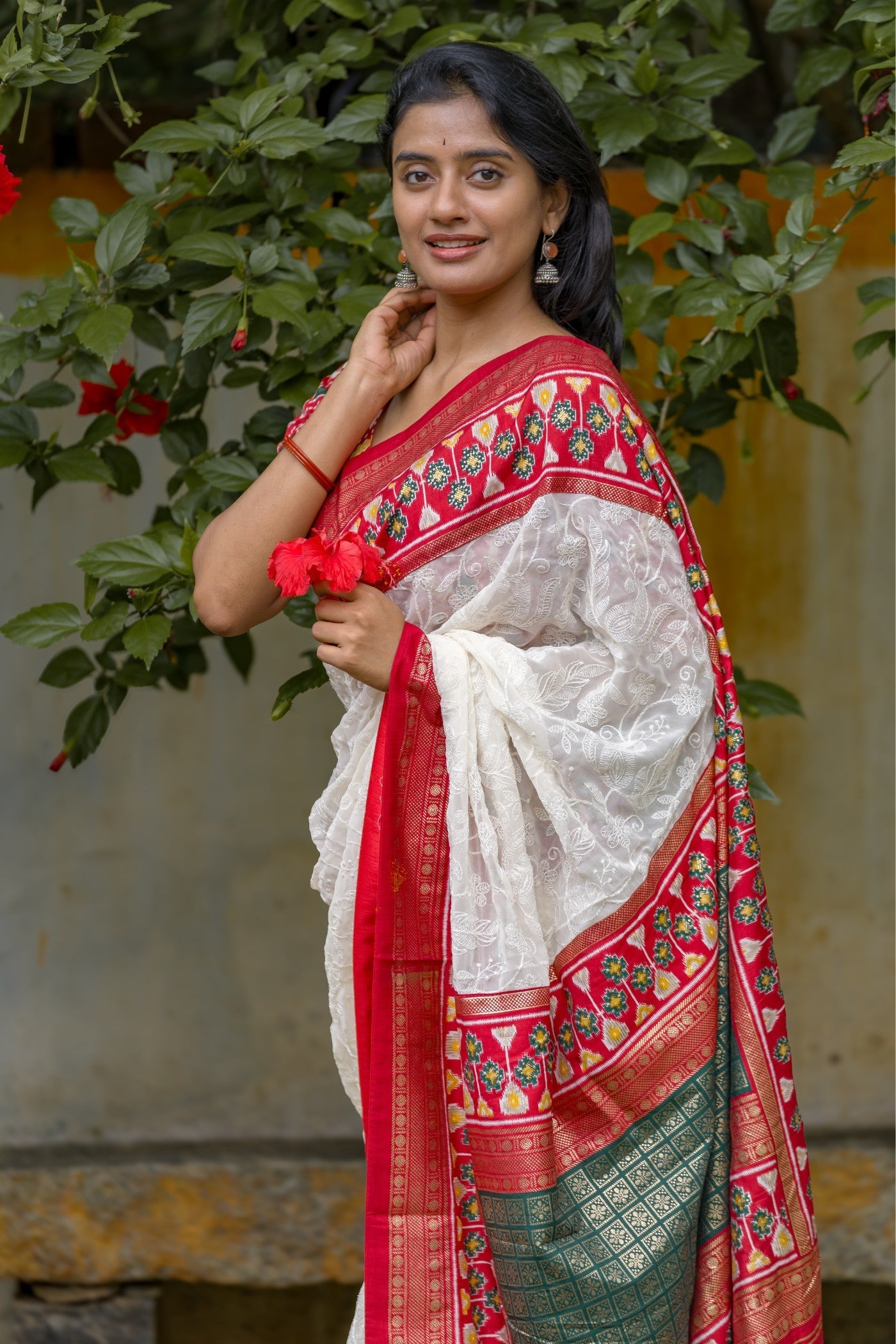 Frost White Embroidery Chikankari Patola Handloom Saree