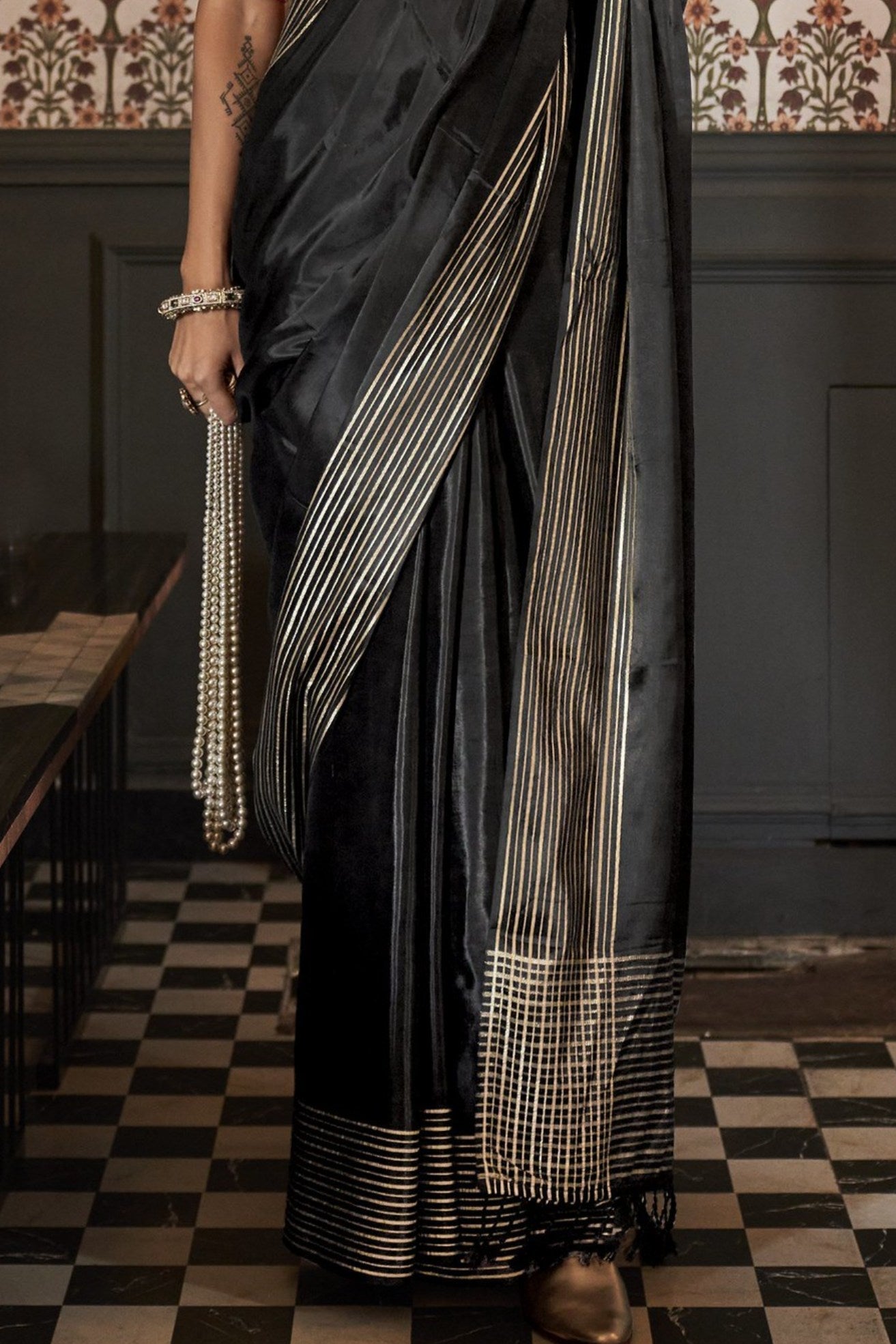 Eerie Black Viscose Satin Handloom Saree