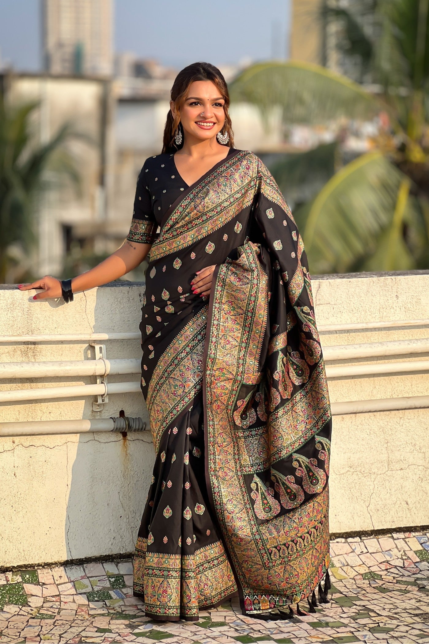 Hollyhock Black Woven Kashmiri Jamewar Saree