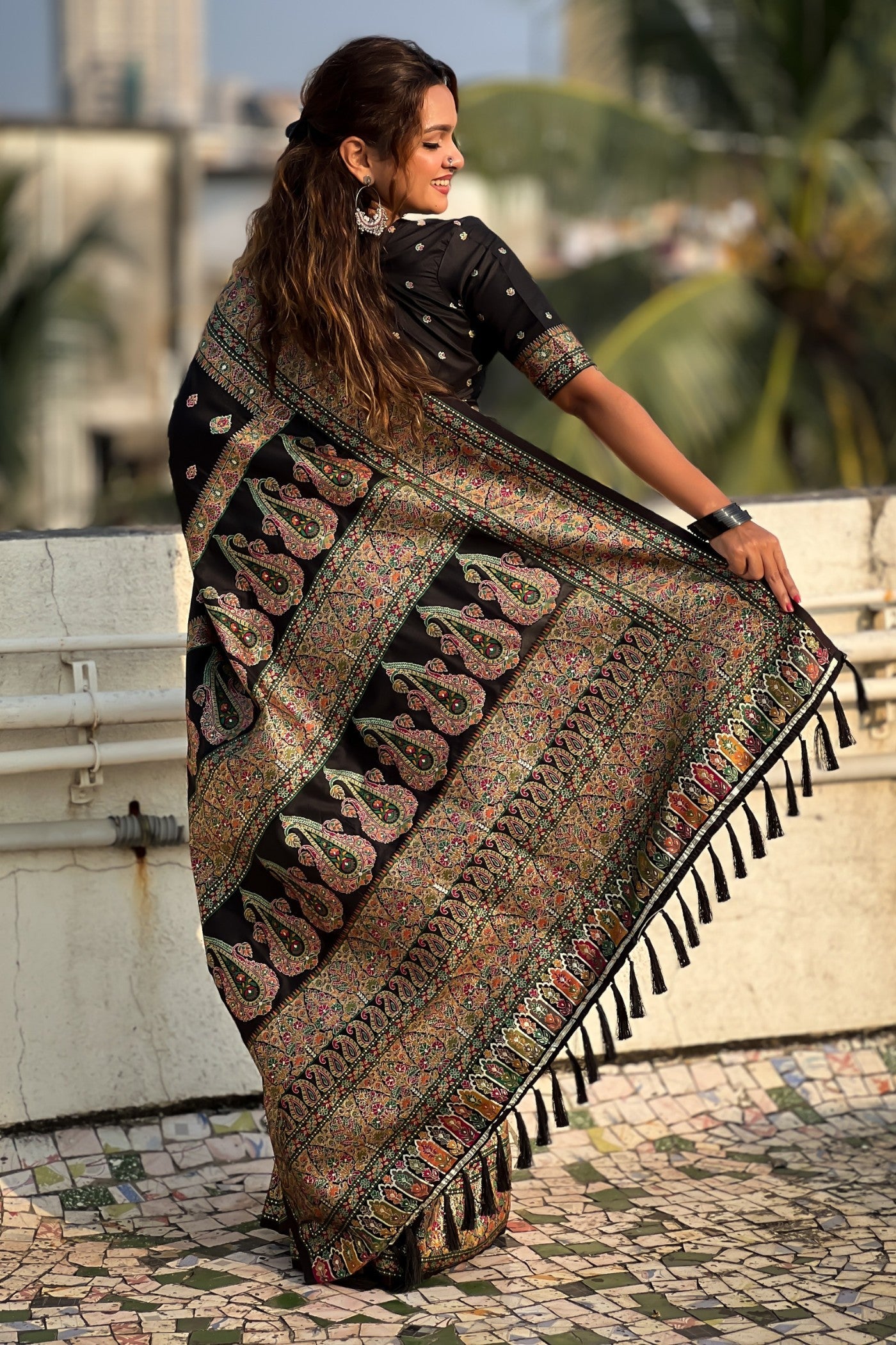 Hollyhock Black Woven Kashmiri Jamewar Saree