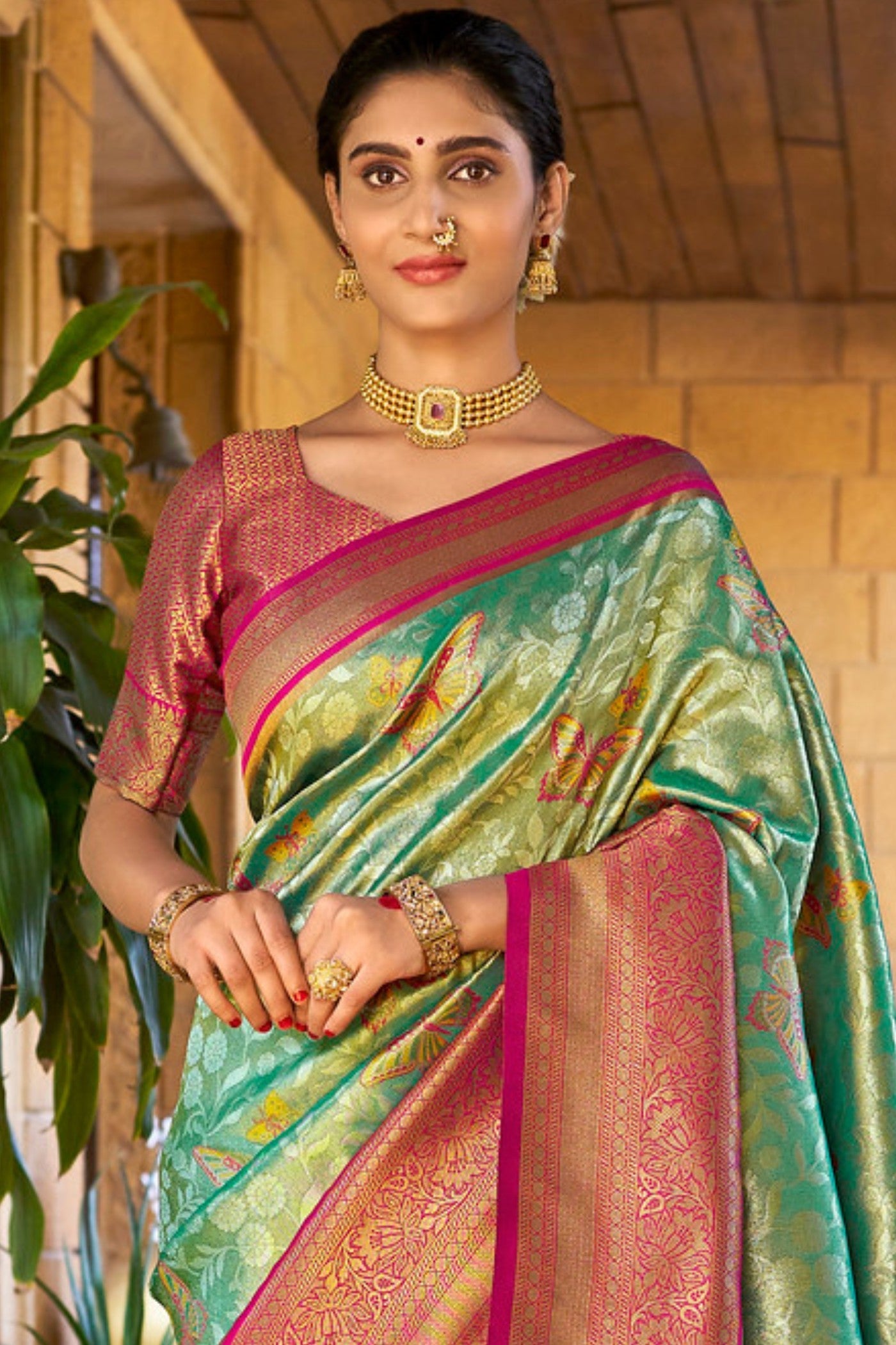 Como Green Woven Kanjivaram Saree