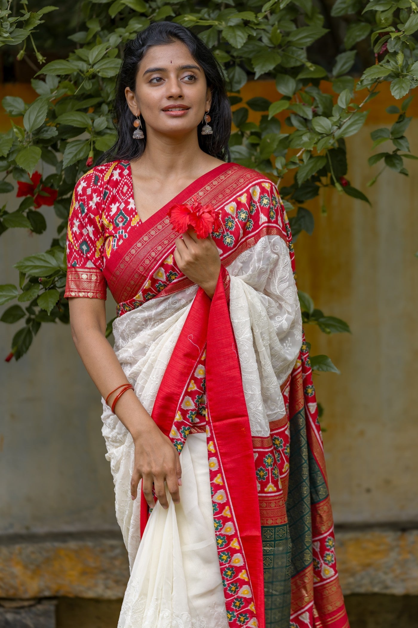 Frost White Embroidery Chikankari Patola Handloom Saree