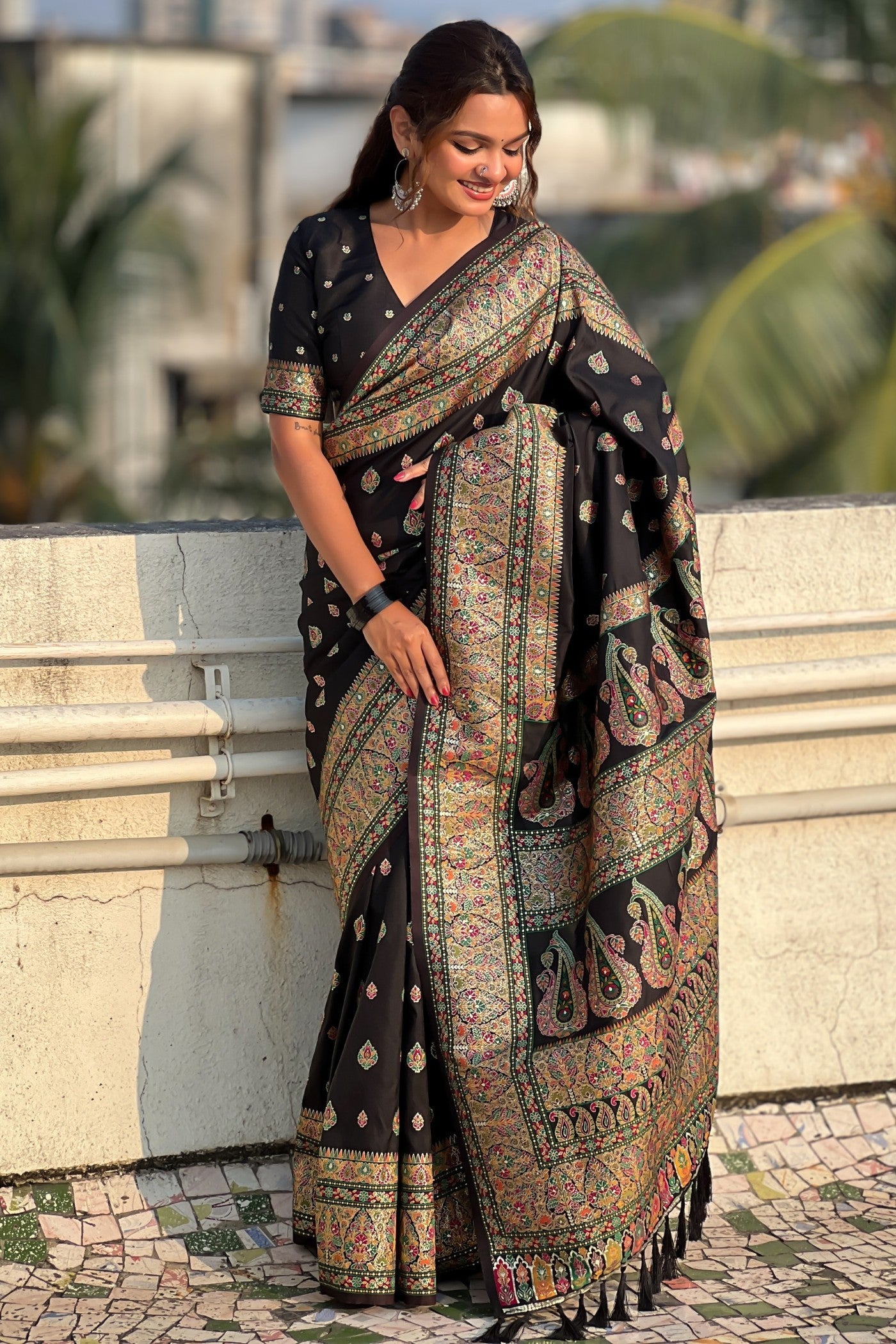 Hollyhock Black Woven Kashmiri Jamewar Saree