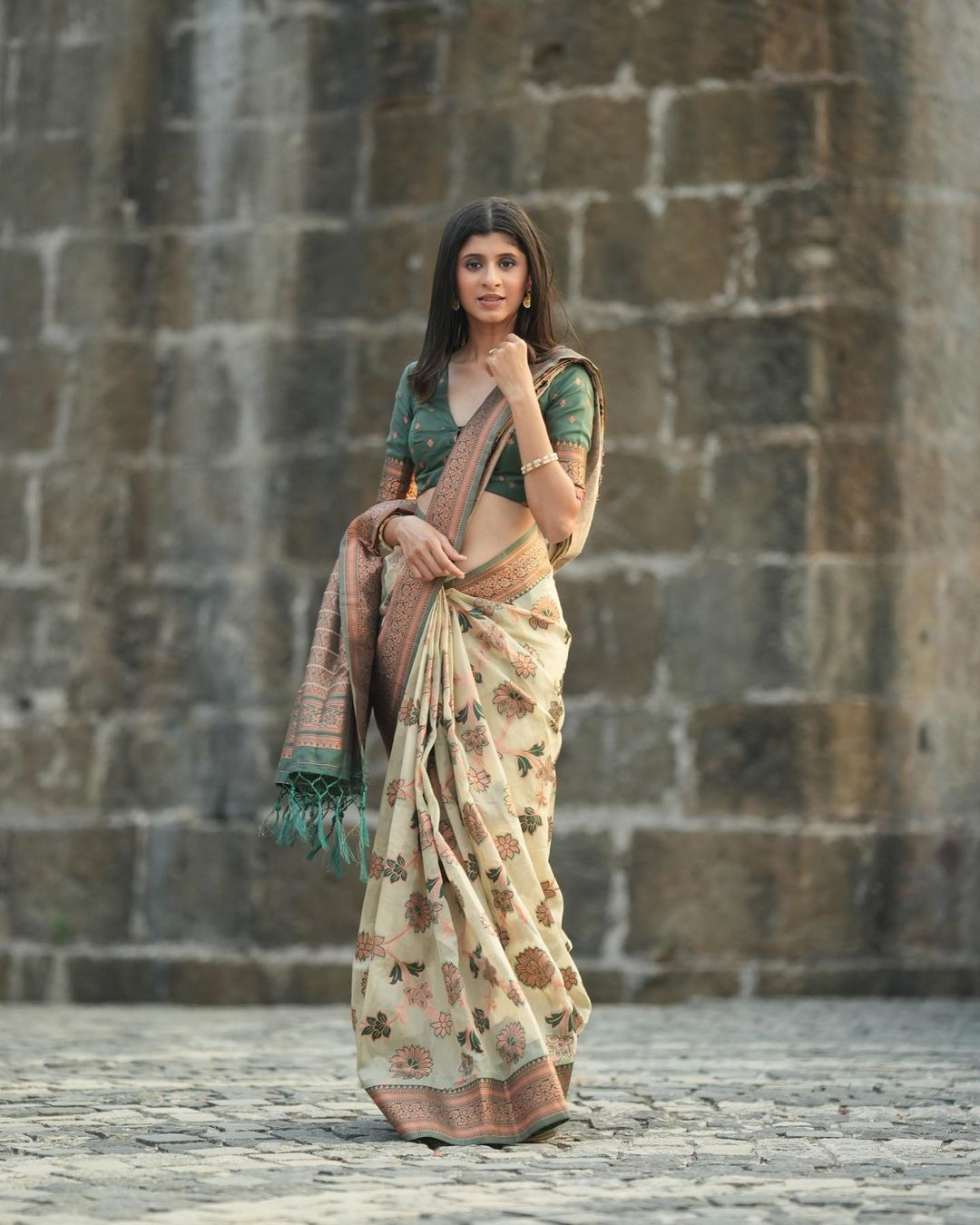 Tahuna Green and Cream Bronze Zari Organza Woven Silk Saree