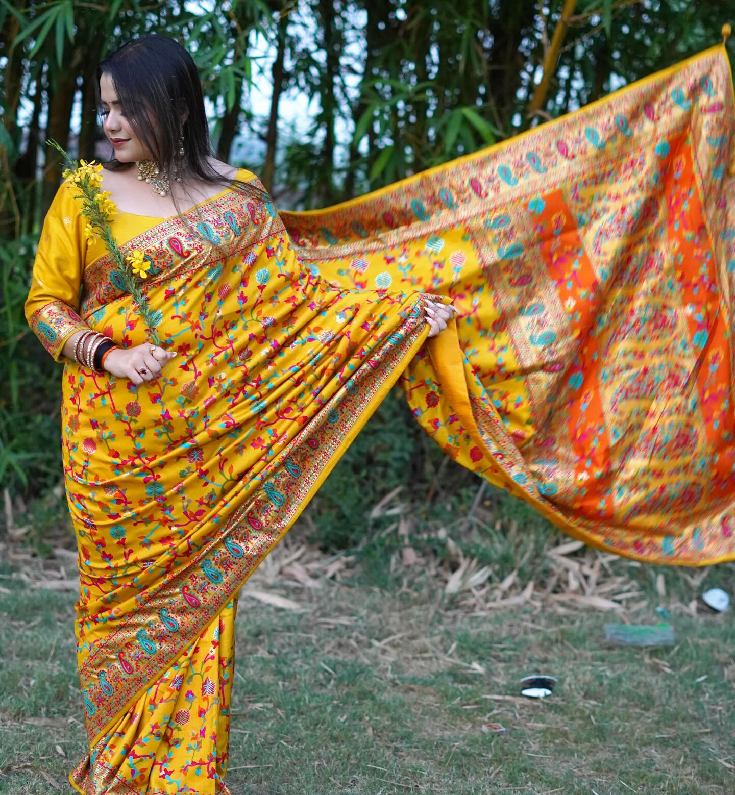 Medallion Yellow Handloom Printed Kashmiri Jamewar Silk Saree