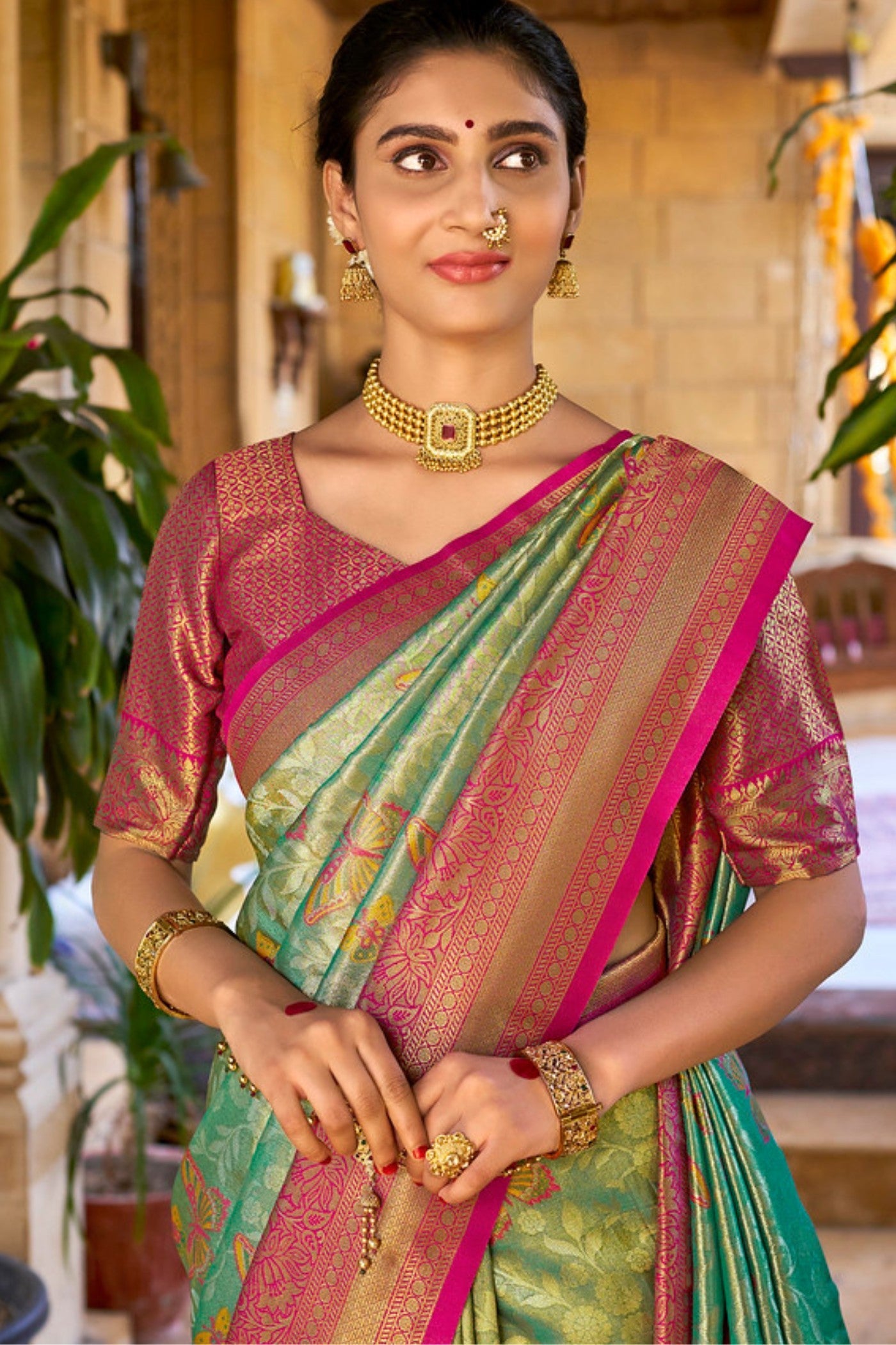 Como Green Woven Kanjivaram Saree