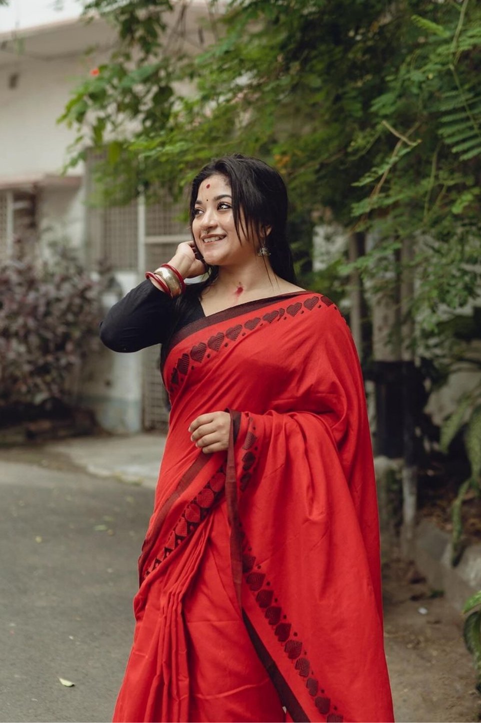 Totem Pole Red Cotton Heart Motif Handloom Saree