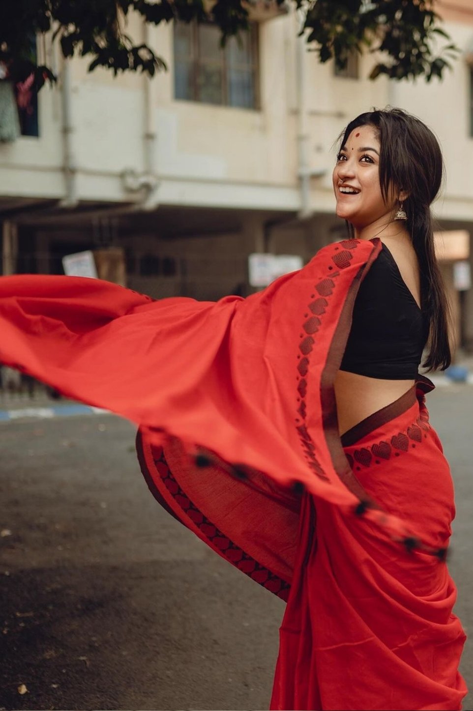 Totem Pole Red Cotton Heart Motif Handloom Saree