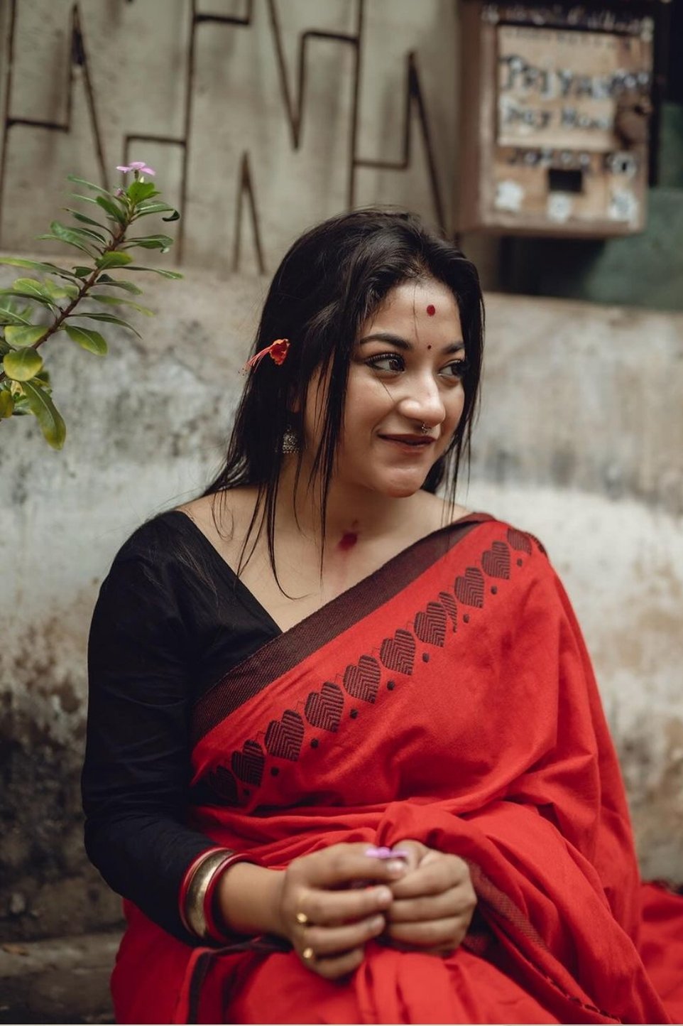 Totem Pole Red Cotton Heart Motif Handloom Saree