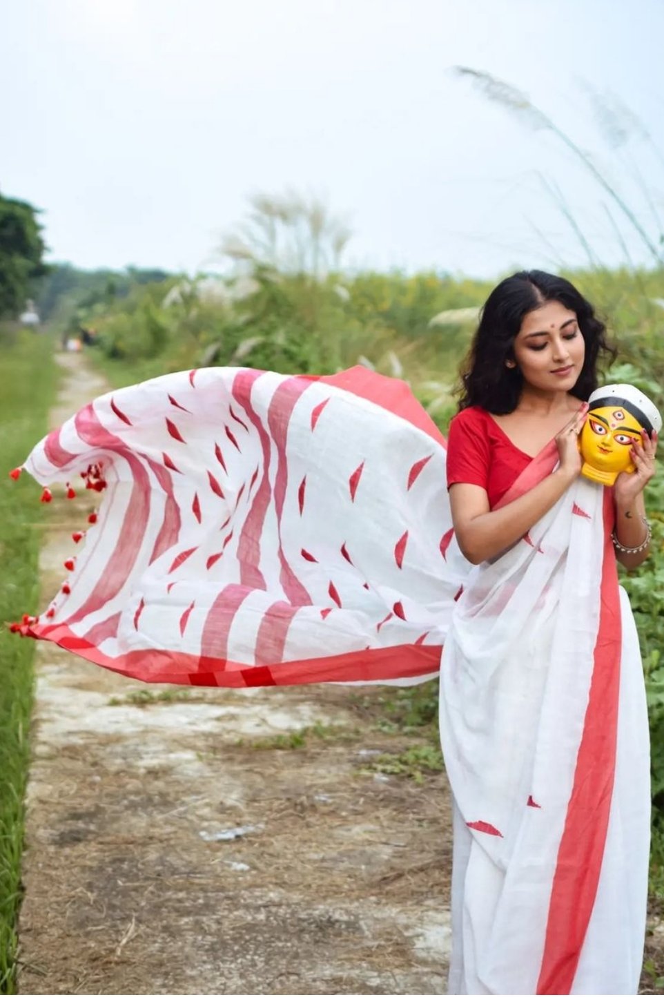 Aster White Cotton Small Buta Tangail Saree