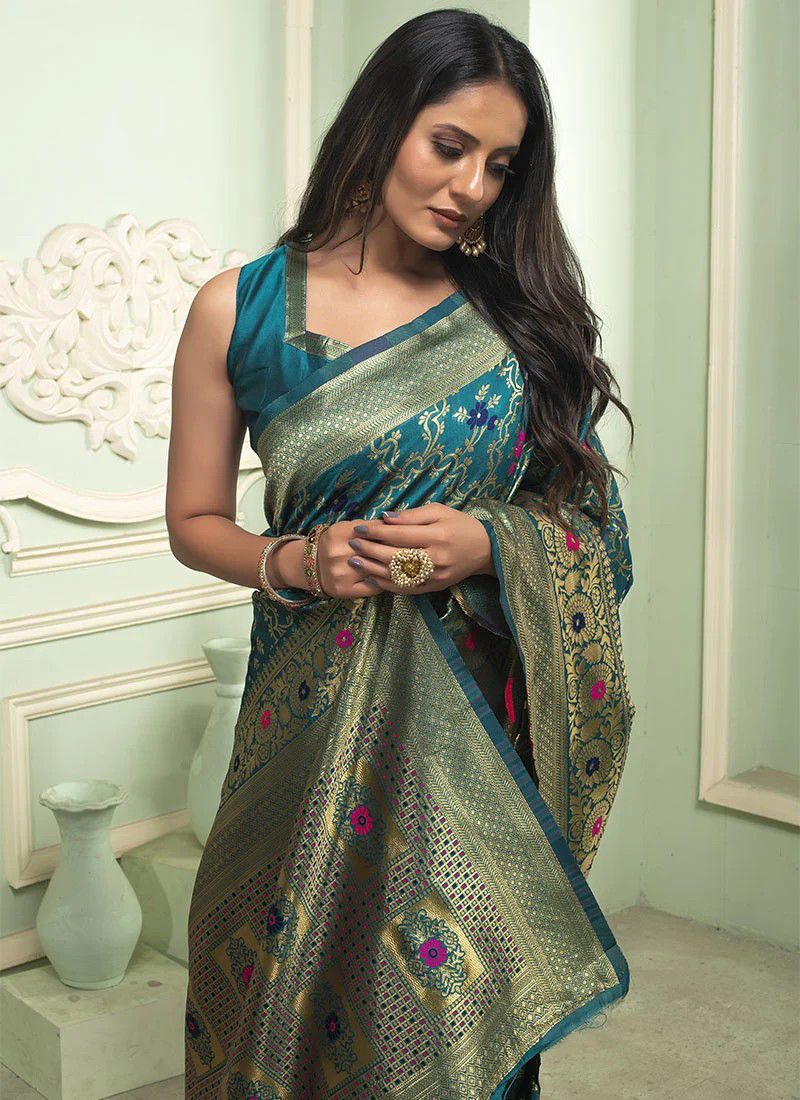 Woven Art Silk Jacquard Saree in Green