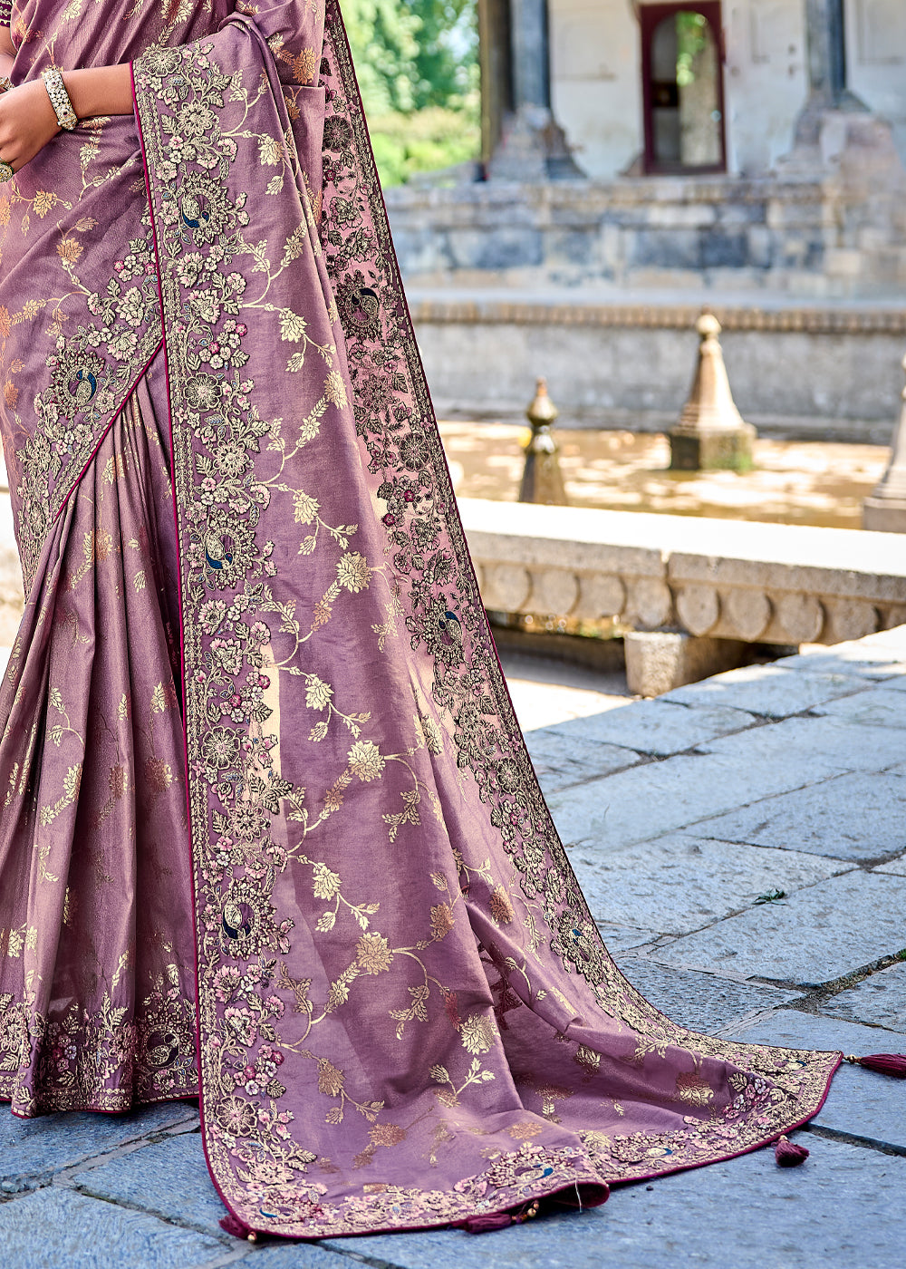 Lilac Purple Woven Designer Banarasi Embroidered Silk Saree