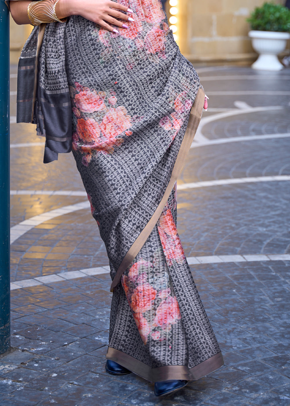 Scarpa Flow Grey Printed Handloom Weaving Saree