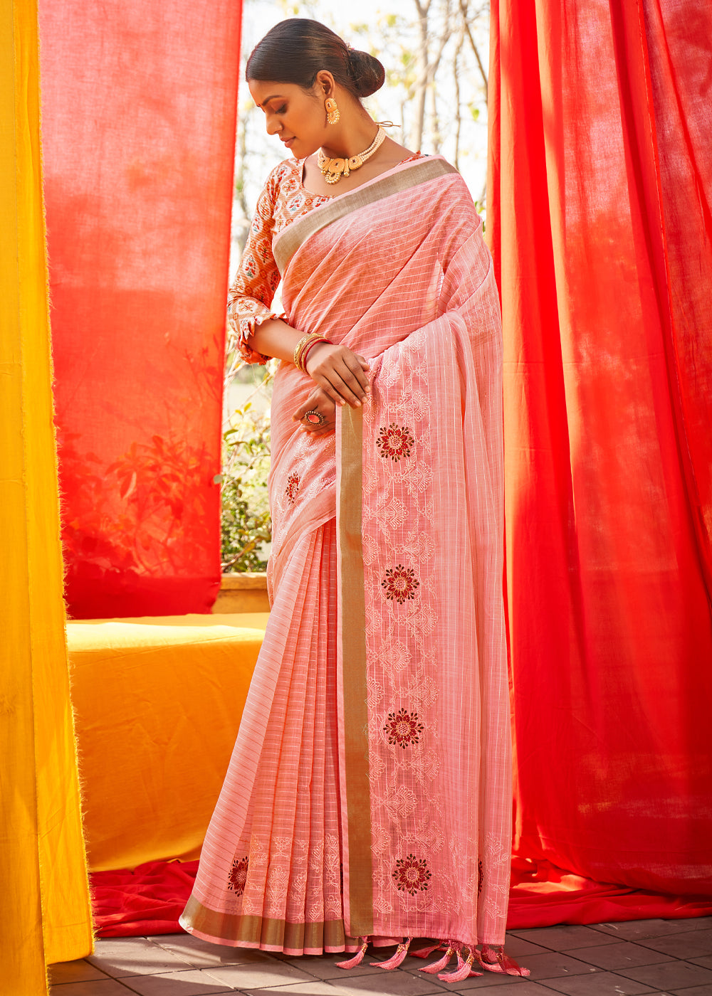 Wax Flower Pink Woven Linen Silk Saree