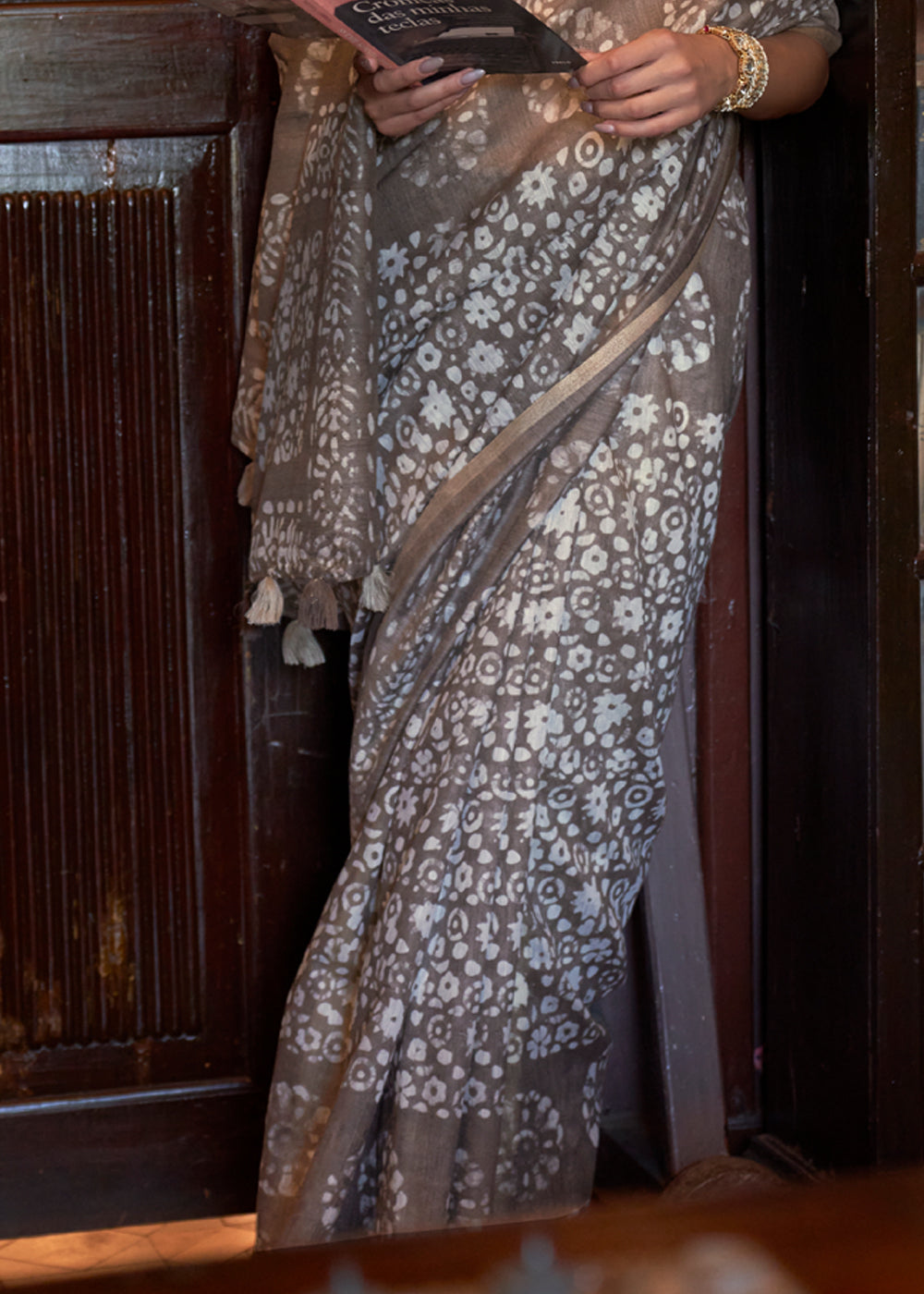 Dawn Grey Light Weight Linen Saree