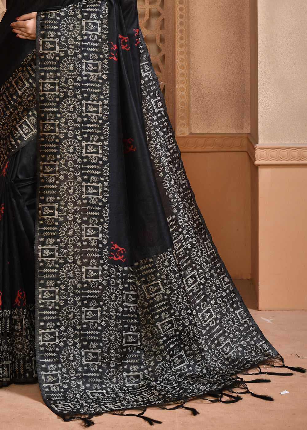 Kelp Black Woven Handloom Pure Cotton Saree