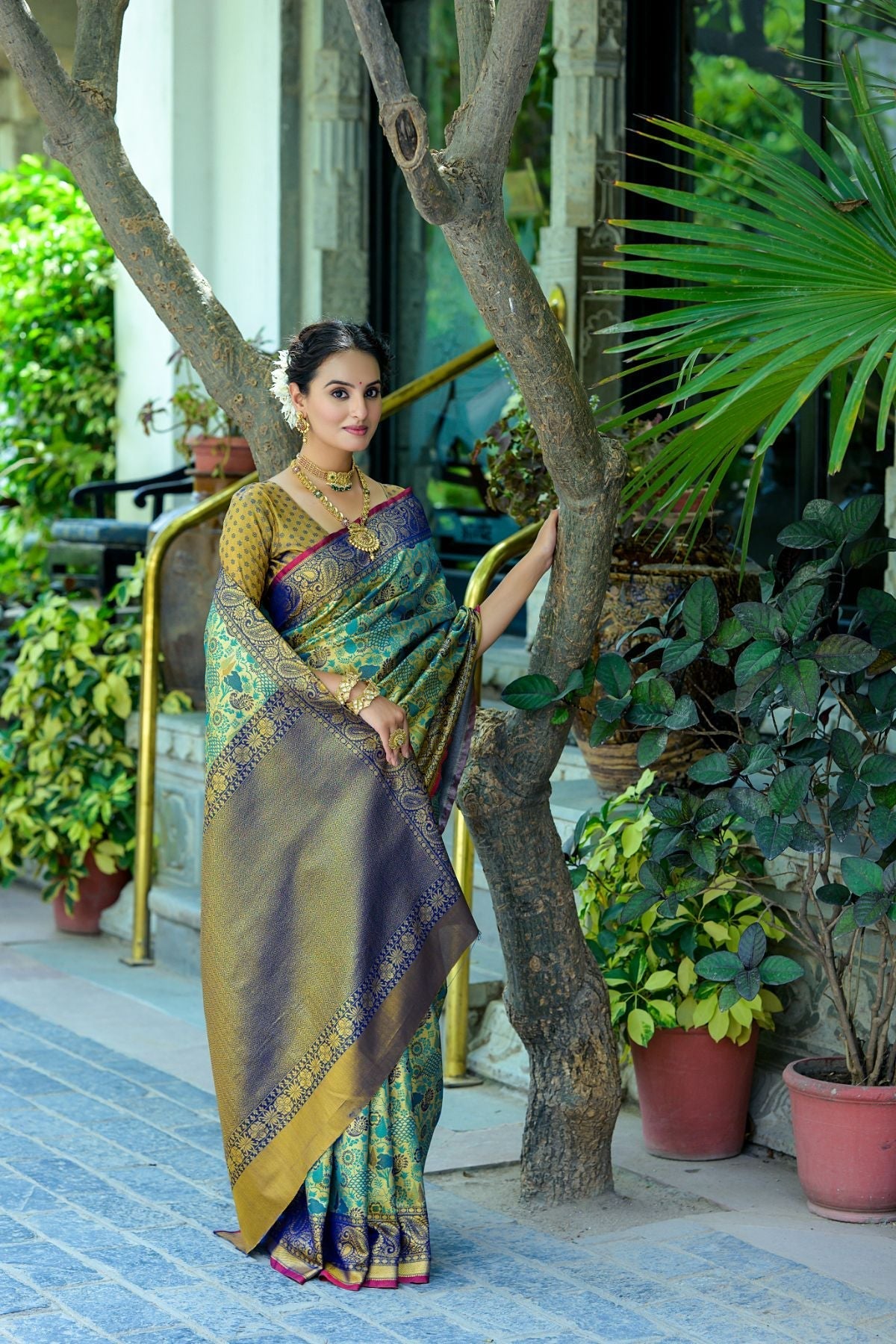 Shine Blue and Green Woven Kanjivaram Saree