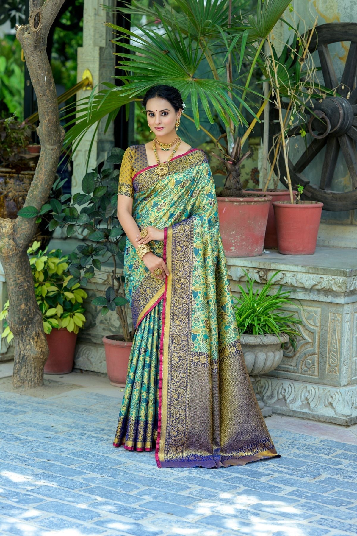 Shine Blue and Green Woven Kanjivaram Saree