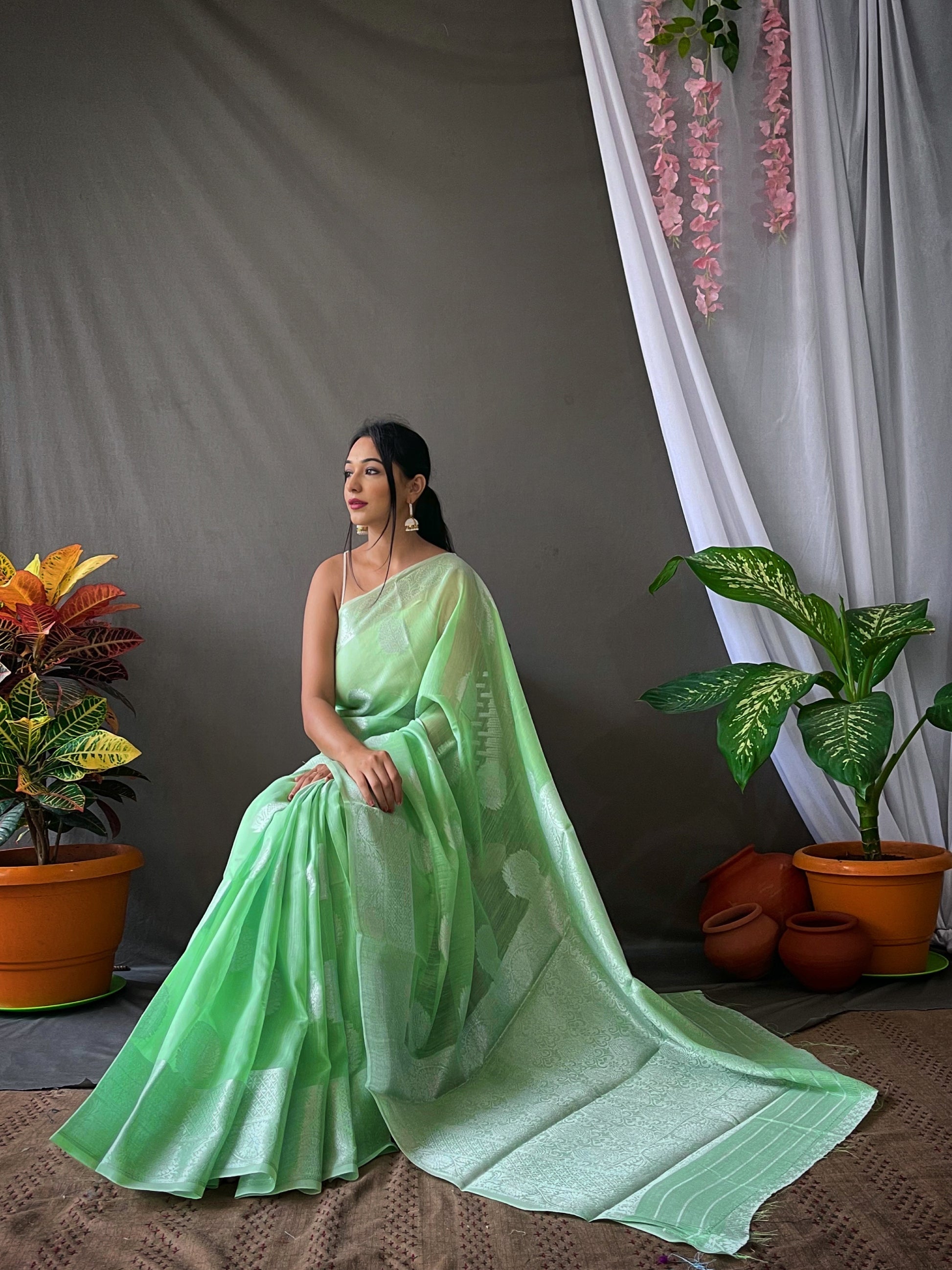 De York Green Linen Silver Zari Woven Saree