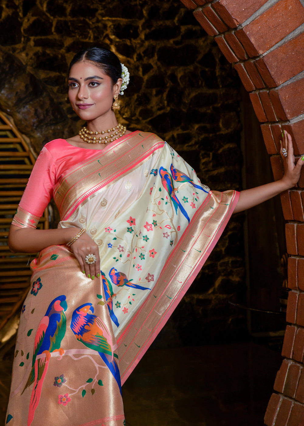 Linen White Woven paithani Silk Saree