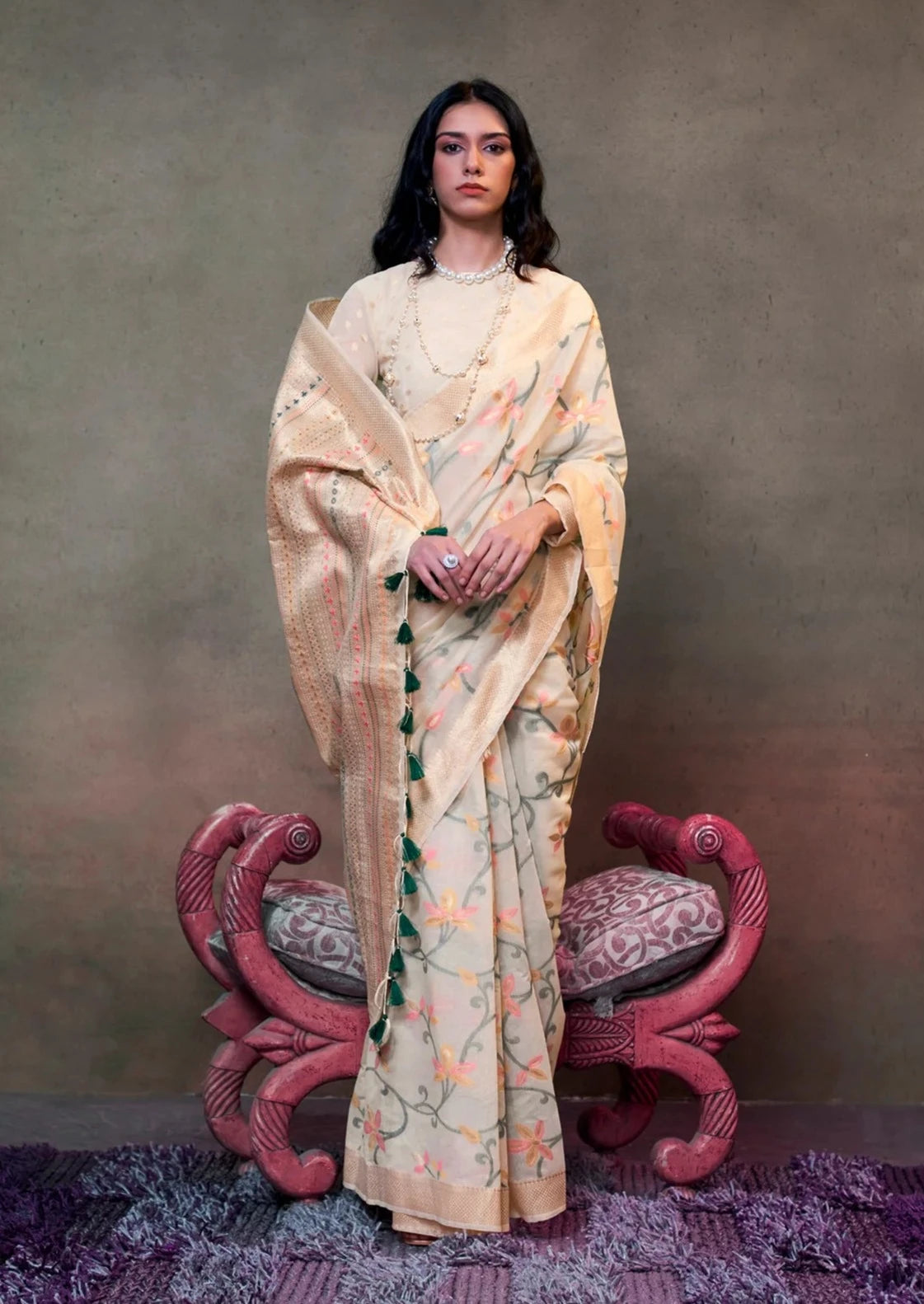 Cream Floral Jamdani Spun Cotton Handwoven Saree