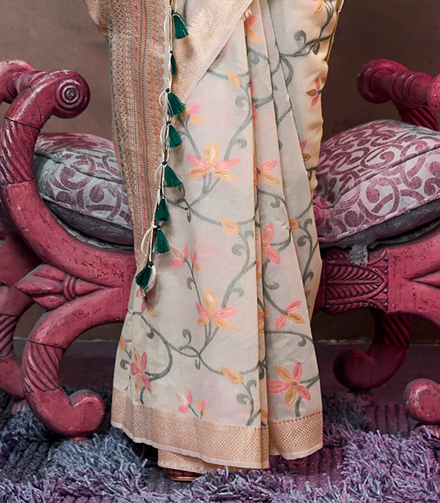 Cream Floral Jamdani Spun Cotton Handwoven Saree