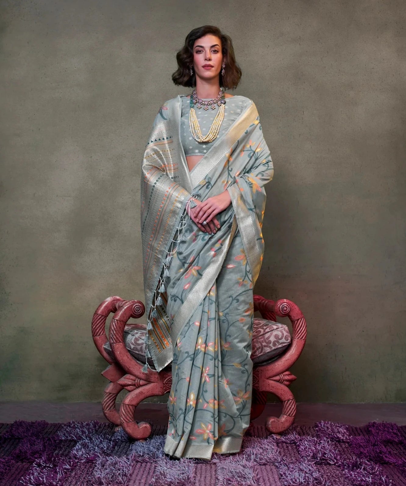 Grey Floral Jamdani Spun Cotton Handwoven Saree