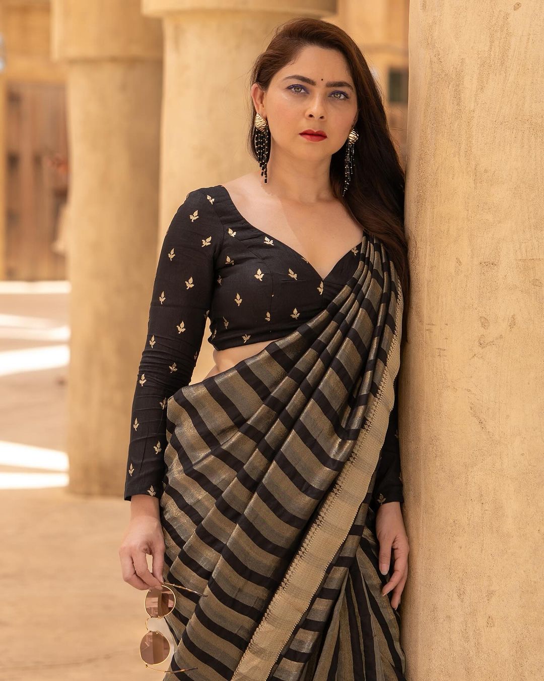 Sonali Kulkarni in Raven Black Banarasi Handloom Silk Saree