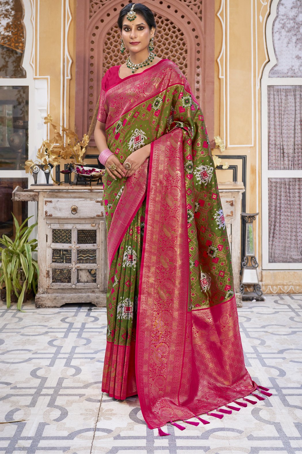 Dallas Green and Pink Designer Woven Patola Silk Saree