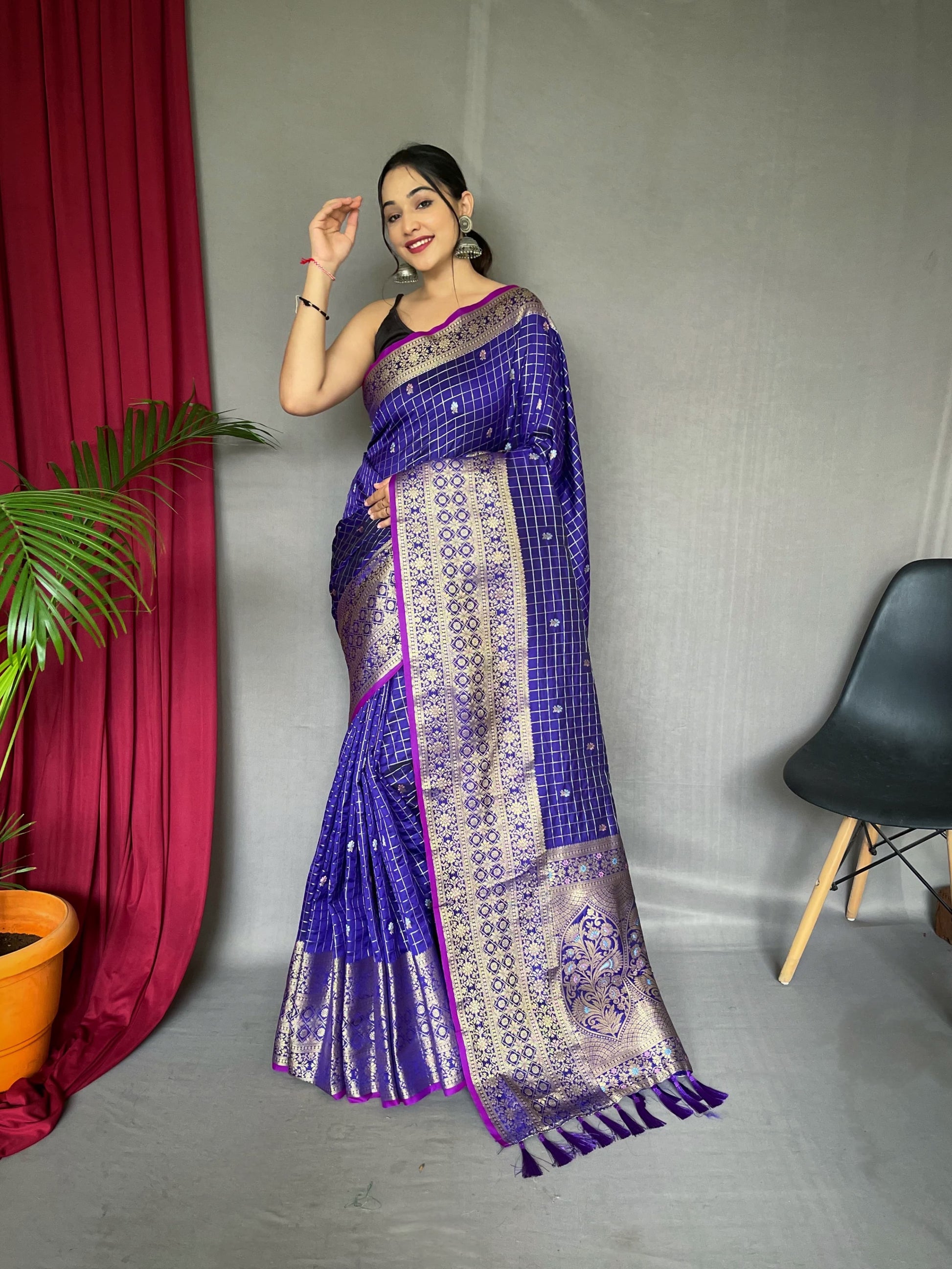 Kalindi Pure Kanjivaram Handloom Saree With Heavy Gold Big Jacquard Weaving Border - Mira Fashion
