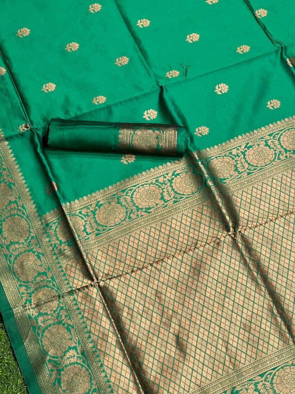 Green Color Organic Banarasi Saree With Rich Pallu