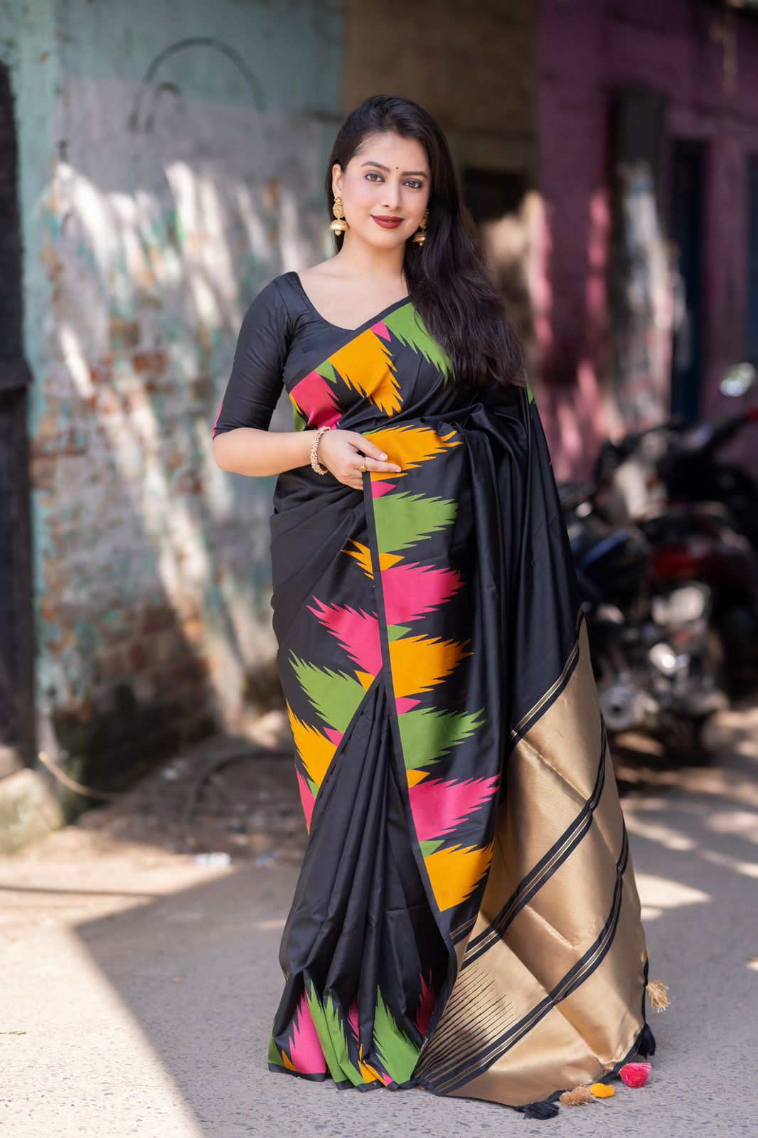 Black Color Soft Silk Saree With Temple Woven Design With Zari Woven Pallu