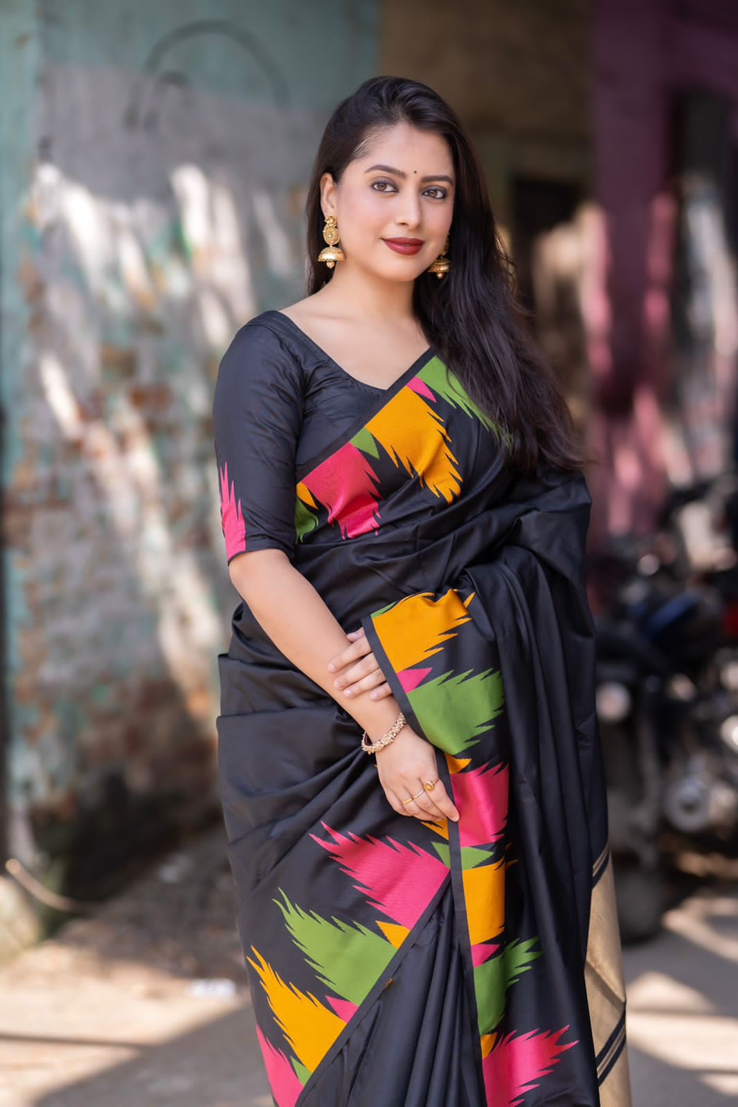 Black Color Soft Silk Saree With Temple Woven Design With Zari Woven Pallu