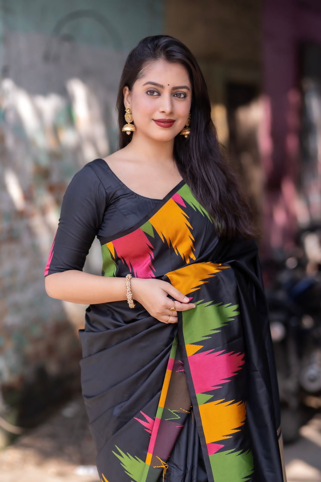 Black Color Soft Silk Saree With Temple Woven Design With Zari Woven Pallu