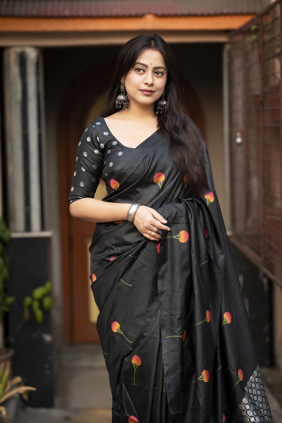 Black Color Premium Soft Silk Saree With All Over Woven Rose Design And Silver Zari Woven Butti Soft Silk Blouse