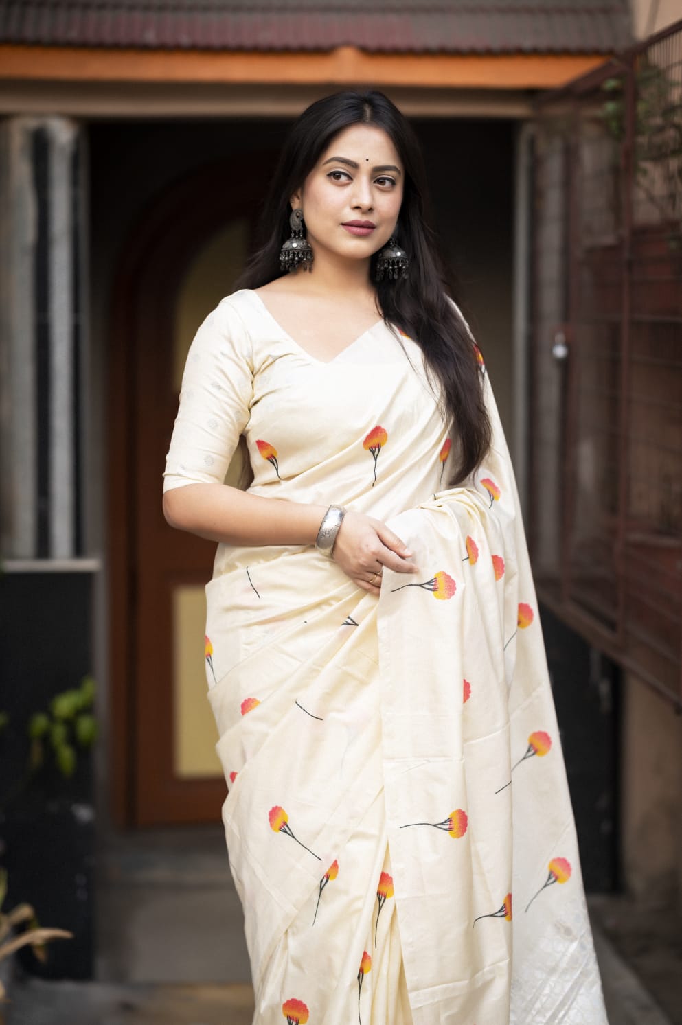 Cream Color Premium Soft Silk Saree With All Over Woven Rose Design And Silver Zari Woven Butti Soft Silk Blouse