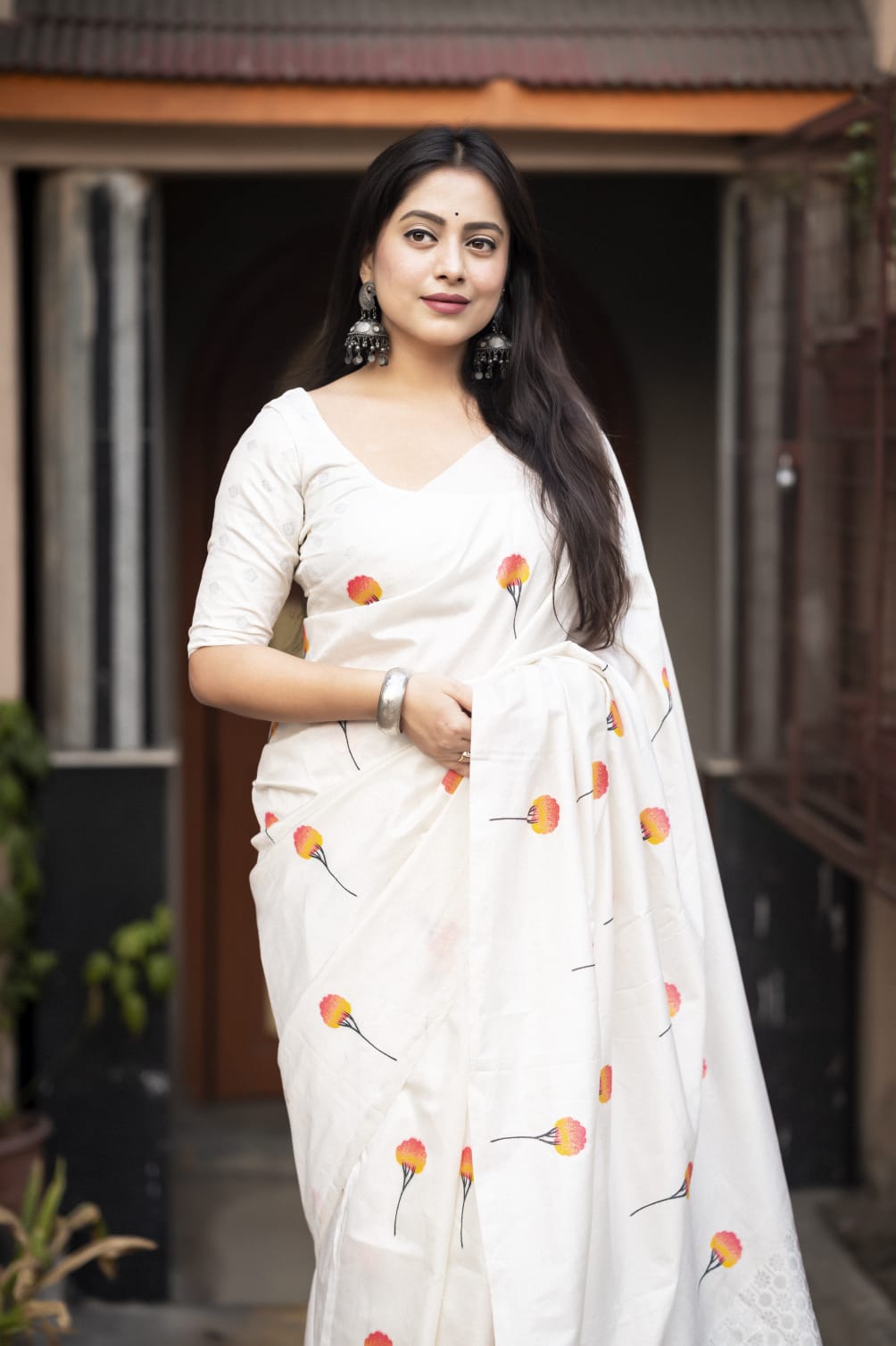 White Color Premium Soft Silk Saree With All Over Woven Rose Design And Silver Zari Woven Butti Soft Silk Blouse