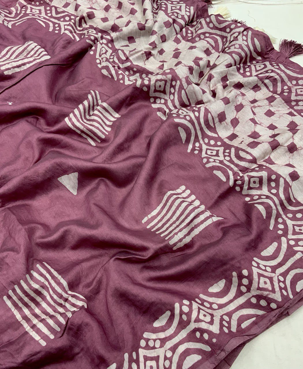 Onion Color Premium Chanderi Cotton Batik Printed Saree