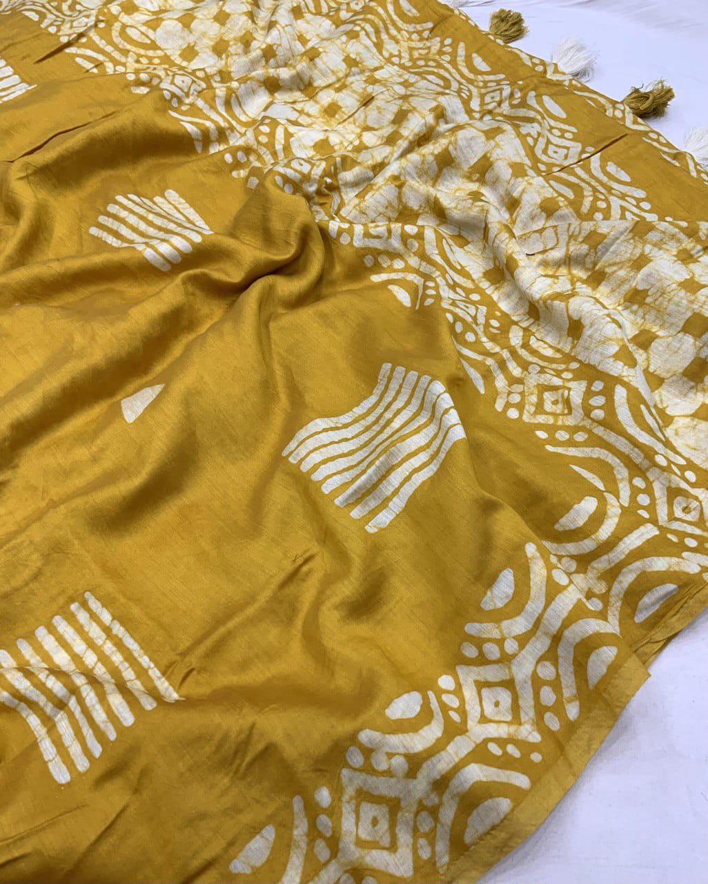 Yellow Color Premium Chanderi Cotton Batik Printed Saree