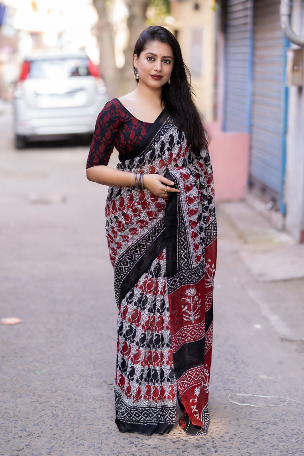 Black and Maroon Color Soft Linen Printed Saree