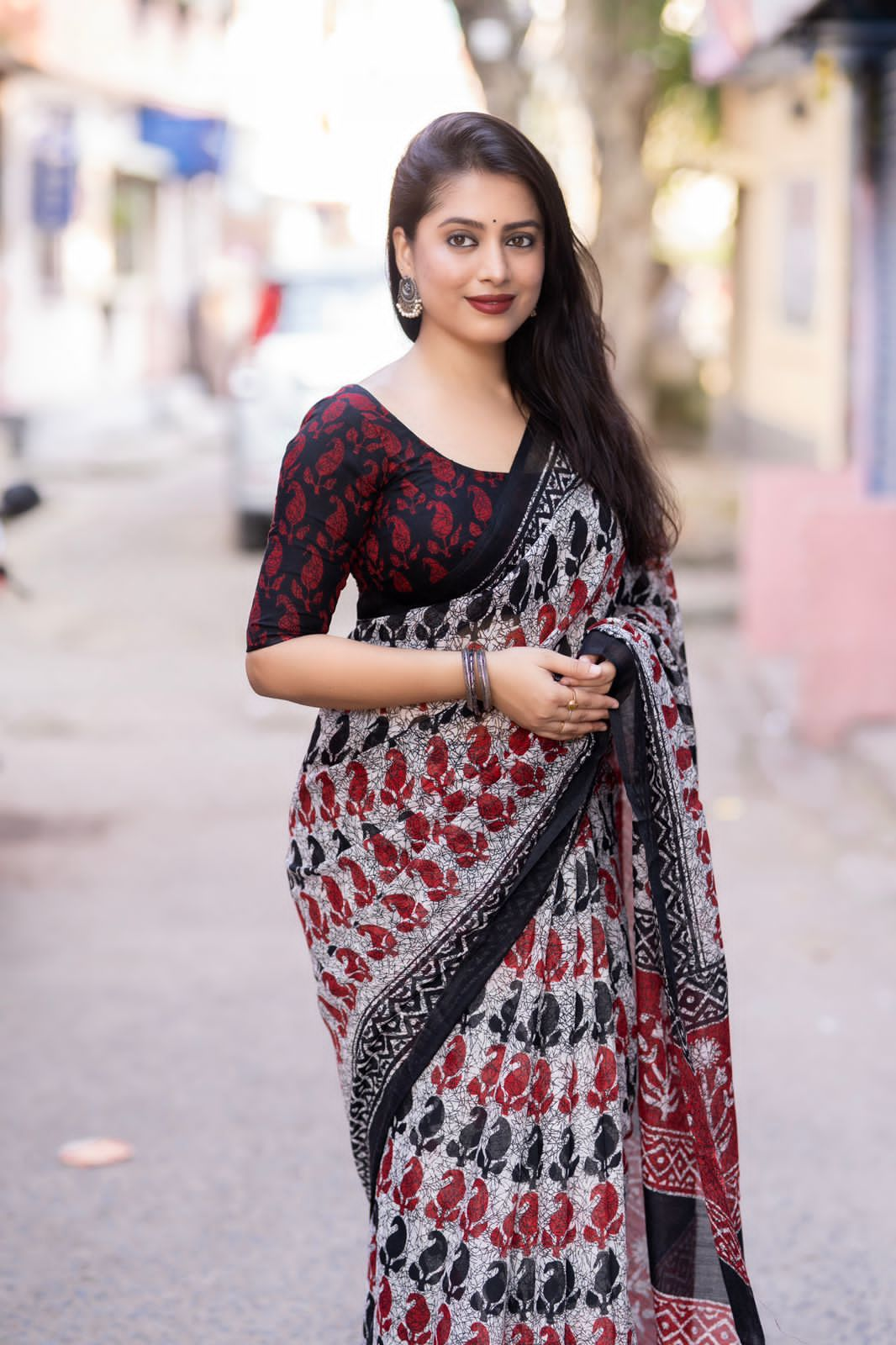 Black and Maroon Color Soft Linen Printed Saree