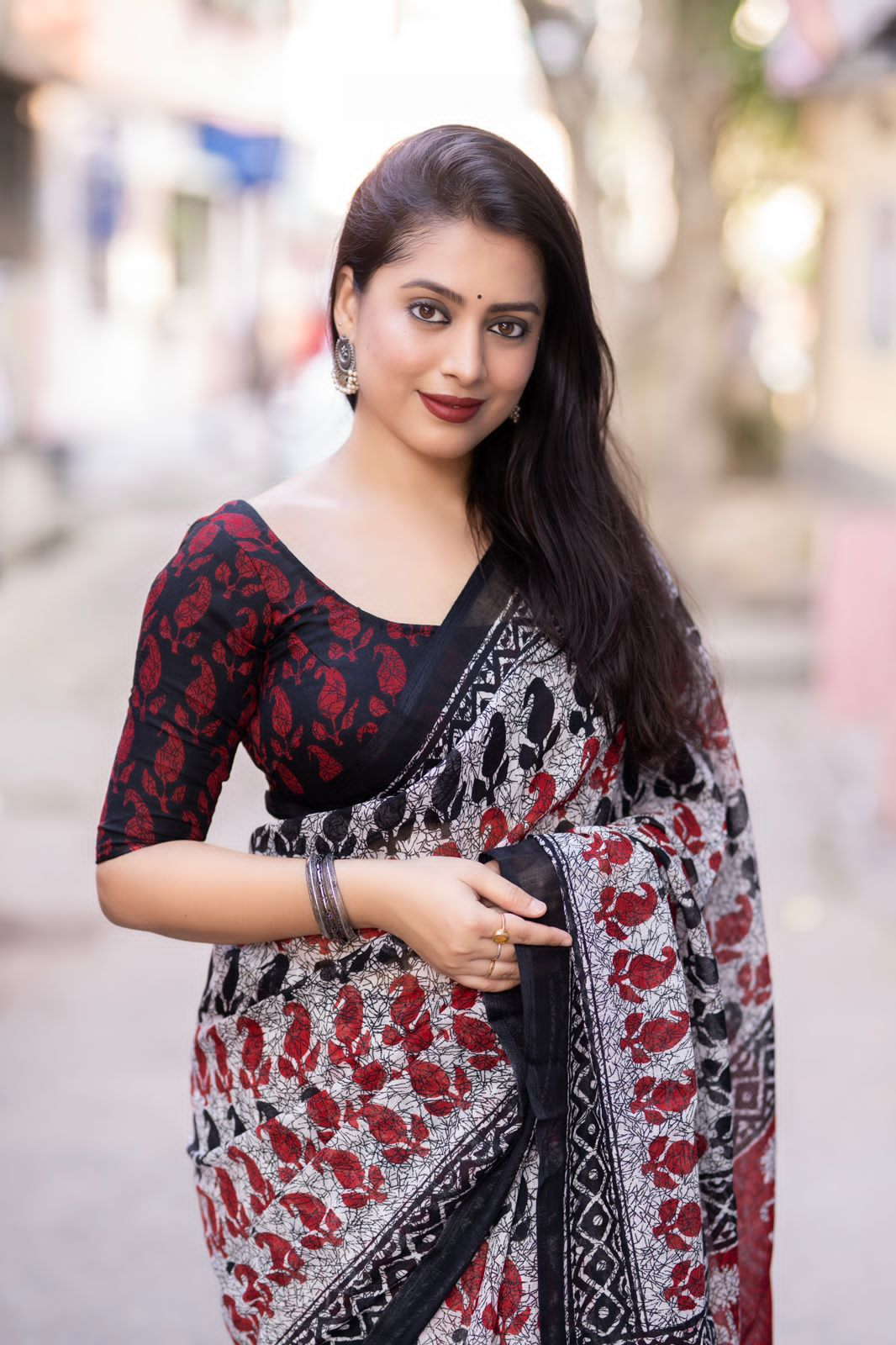 Black and Maroon Color Soft Linen Printed Saree