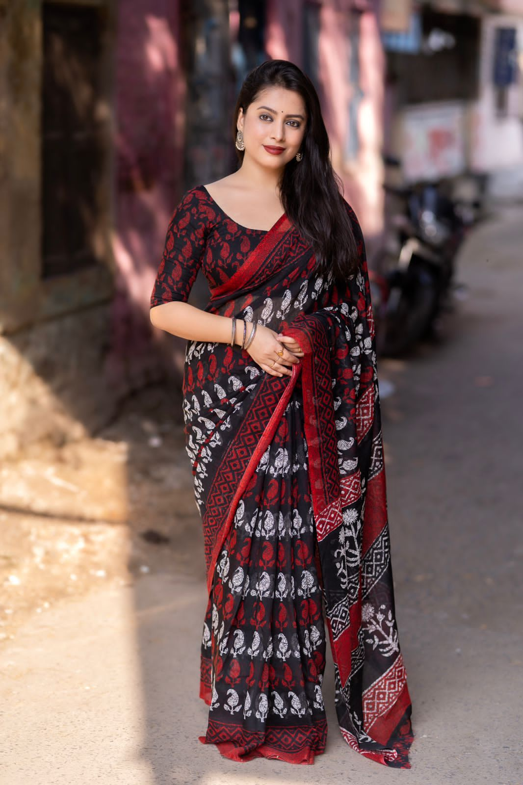 Black and Red Color Soft Linen Printed Saree